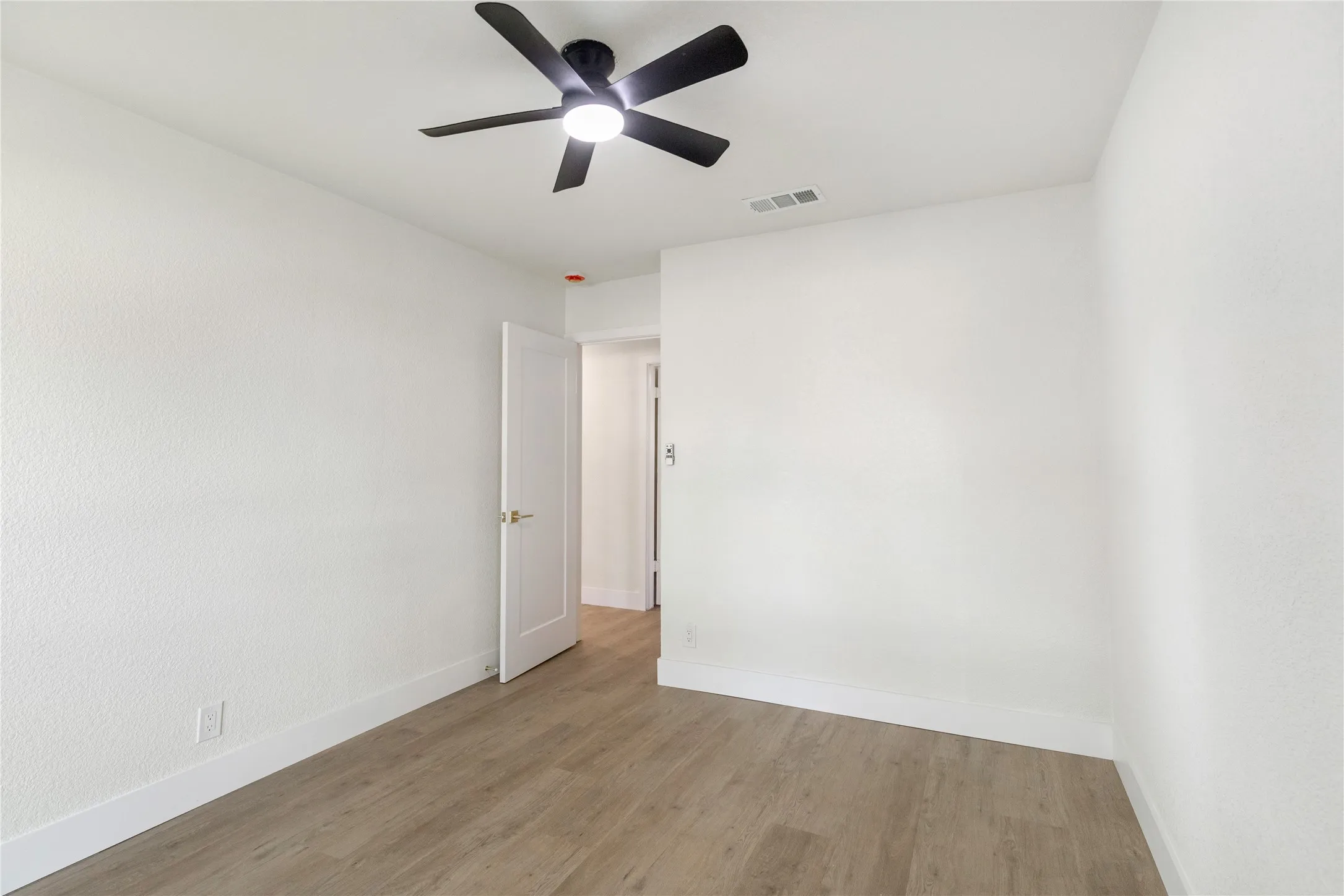Single Family Residence For Sale in Tarrant County , 445 E Taylor Street, Keller, Texas 76248, 3 Bedroom, 2 Bathroom, Garage spaces, 1,714 Sqft, built in 1973, mls#21368006, Real Estate Agent in Keller, Homes For Sale in Tarrant county, Homes For Sale in Keller, Realtor in Keller Texas, Real Estate Brokerage Independent Realty Texas, Luminita Cordes Realtor