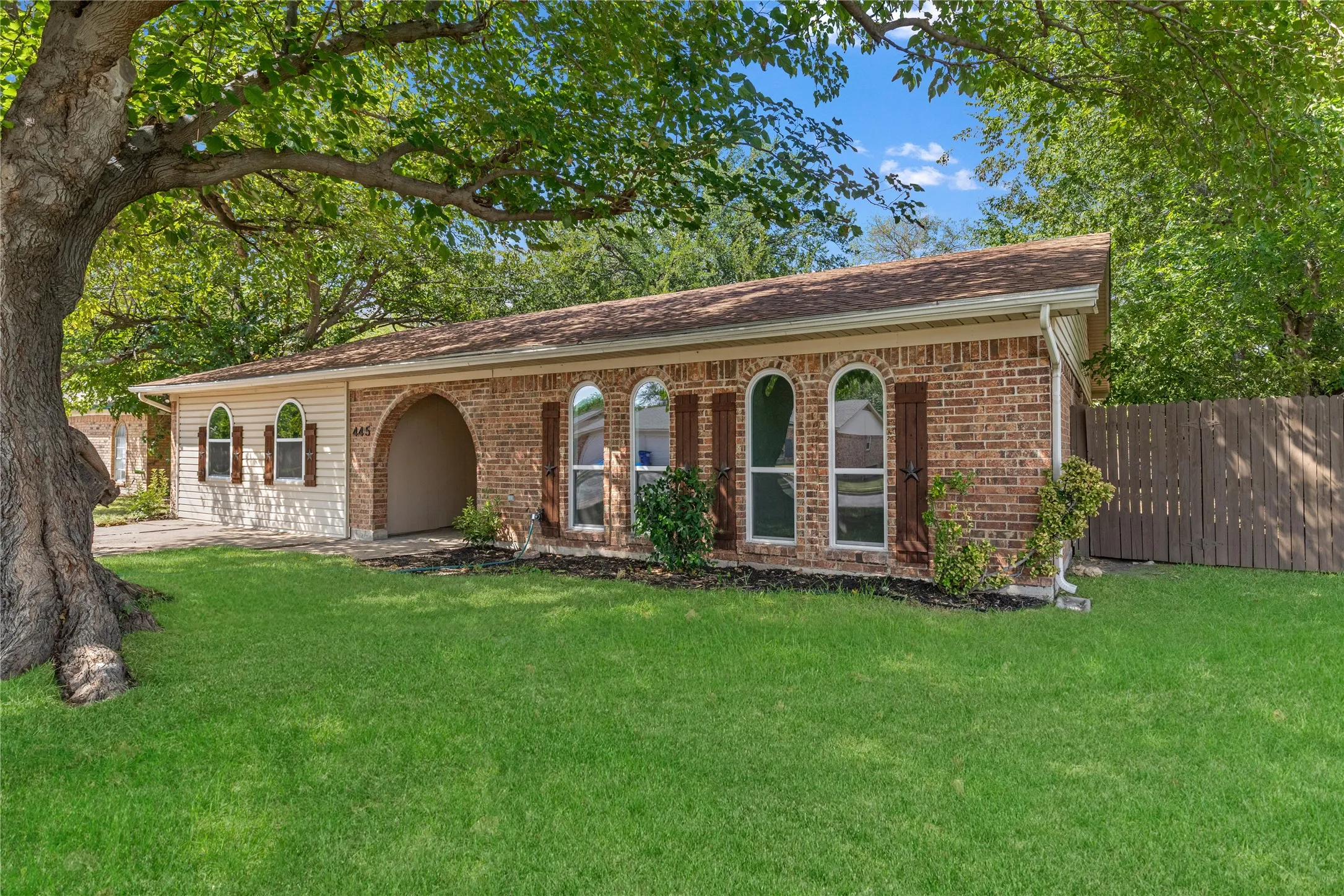 Single Family Residence For Sale in Tarrant County , 445 E Taylor Street, Keller, Texas 76248, 3 Bedroom, 2 Bathroom, Garage spaces, 1,714 Sqft, built in 1973, mls#21368006, Real Estate Agent in Keller, Homes For Sale in Tarrant county, Homes For Sale in Keller, Realtor in Keller Texas, Real Estate Brokerage Independent Realty Texas, Luminita Cordes Realtor