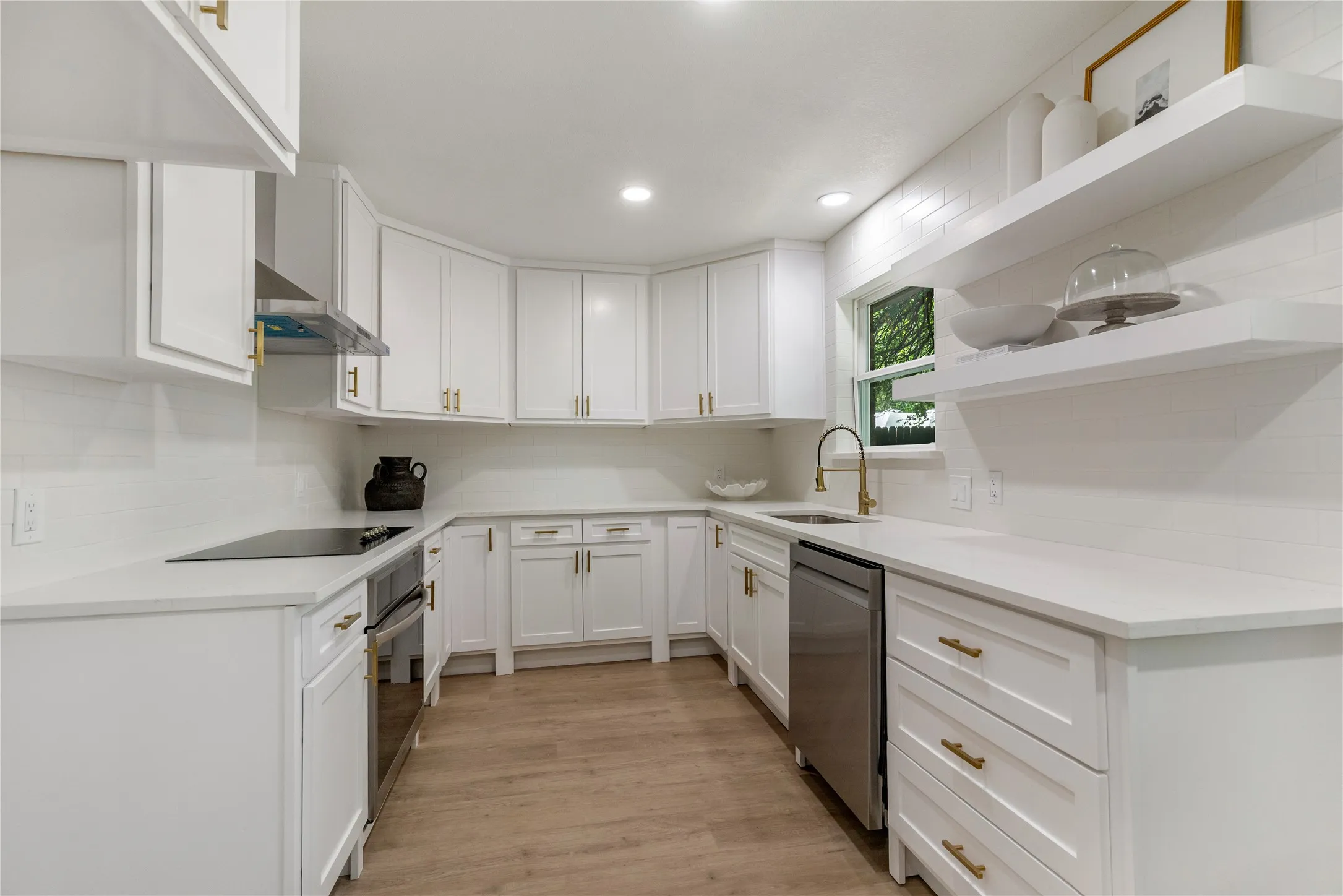 Single Family Residence For Sale in Tarrant County , 445 E Taylor Street, Keller, Texas 76248, 3 Bedroom, 2 Bathroom, Garage spaces, 1,714 Sqft, built in 1973, mls#21368006, Real Estate Agent in Keller, Homes For Sale in Tarrant county, Homes For Sale in Keller, Realtor in Keller Texas, Real Estate Brokerage Independent Realty Texas, Luminita Cordes Realtor