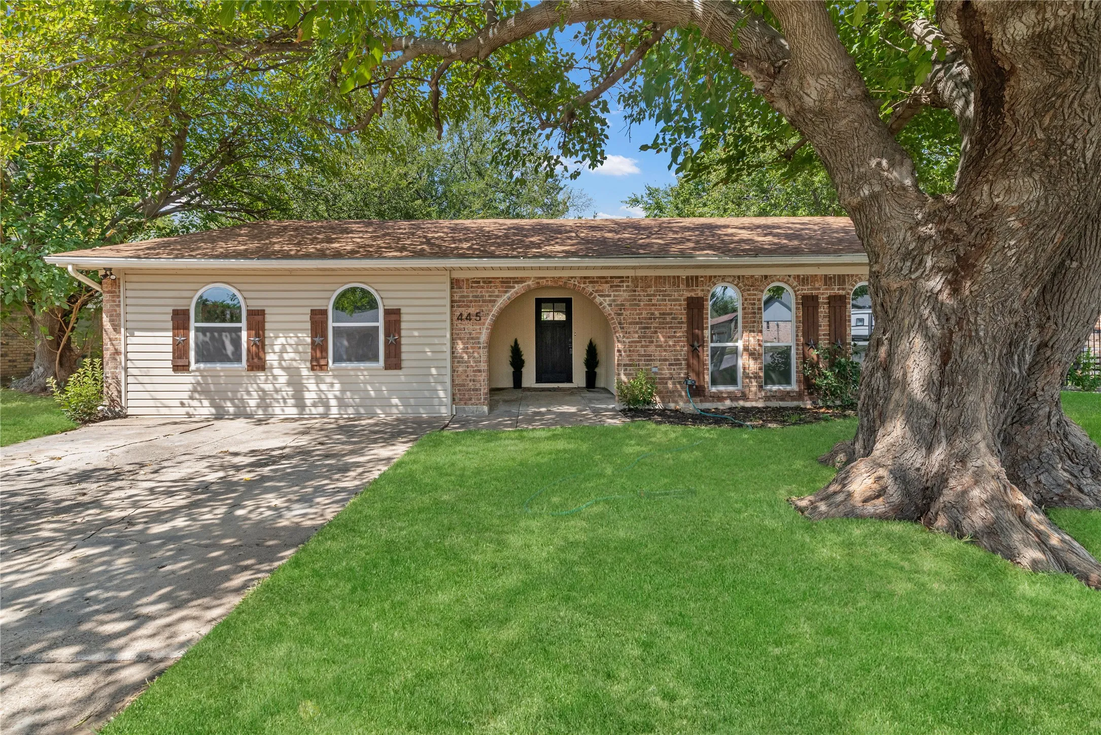 Single Family Residence For Sale in Tarrant County , 445 E Taylor Street, Keller, Texas 76248, 3 Bedroom, 2 Bathroom, Garage spaces, 1,714 Sqft, built in 1973, mls#21368006, Real Estate Agent in Keller, Homes For Sale in Tarrant county, Homes For Sale in Keller, Realtor in Keller Texas, Real Estate Brokerage Independent Realty Texas, Luminita Cordes Realtor