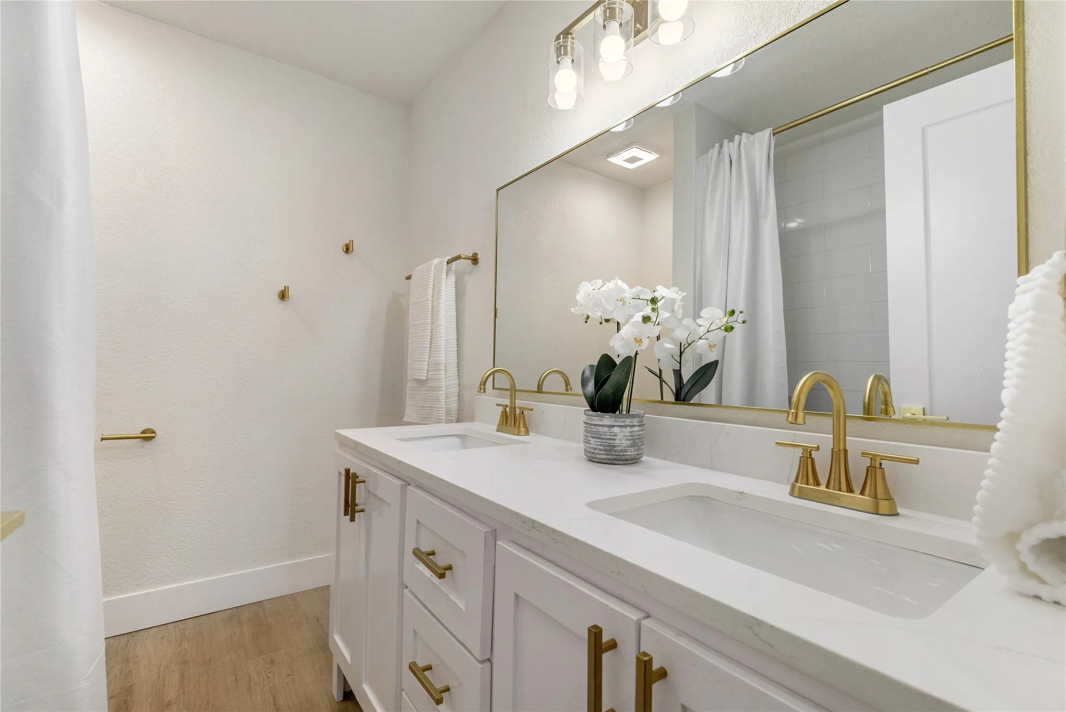 Single Family Residence For Sale in Tarrant County , 445 E Taylor Street, Keller, Texas 76248, 3 Bedroom, 2 Bathroom, Garage spaces, 1,714 Sqft, built in 1973, mls#21368006, Real Estate Agent in Keller, Homes For Sale in Tarrant county, Homes For Sale in Keller, Realtor in Keller Texas, Real Estate Brokerage Independent Realty Texas, Luminita Cordes Realtor