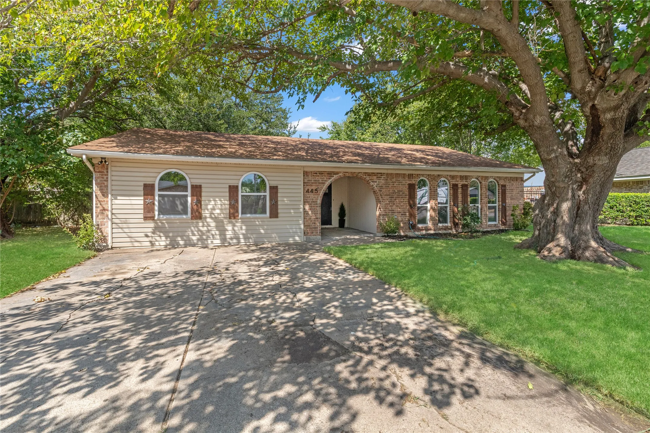 Single Family Residence For Sale in Tarrant County , 445 E Taylor Street, Keller, Texas 76248, 3 Bedroom, 2 Bathroom, Garage spaces, 1,714 Sqft, built in 1973, mls#21368006, Real Estate Agent in Keller, Homes For Sale in Tarrant county, Homes For Sale in Keller, Realtor in Keller Texas, Real Estate Brokerage Independent Realty Texas, Luminita Cordes Realtor