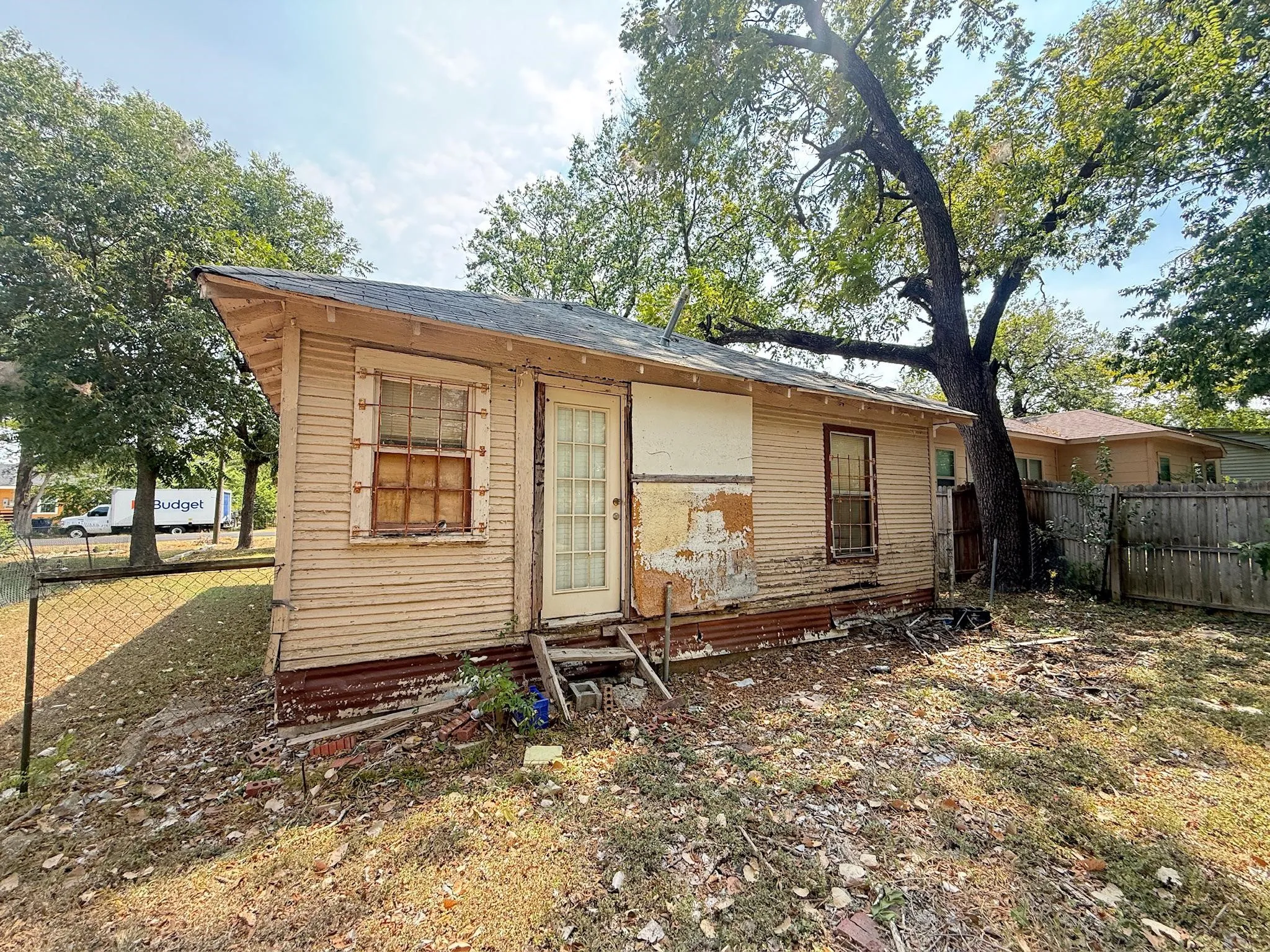 Single Family Residence For Sale in Dallas County , 2555 Randolph Street, Dallas, Texas 75241, 2 Bedroom, 1 Bathroom, Garage spaces, 600 Sqft, built in 1950, mls#21371672, Real Estate Agent in Dallas, Homes For Sale in Dallas county, Homes For Sale in Dallas, Realtor in Dallas Texas, Real Estate Brokerage Independent Realty Texas, Luminita Cordes Realtor