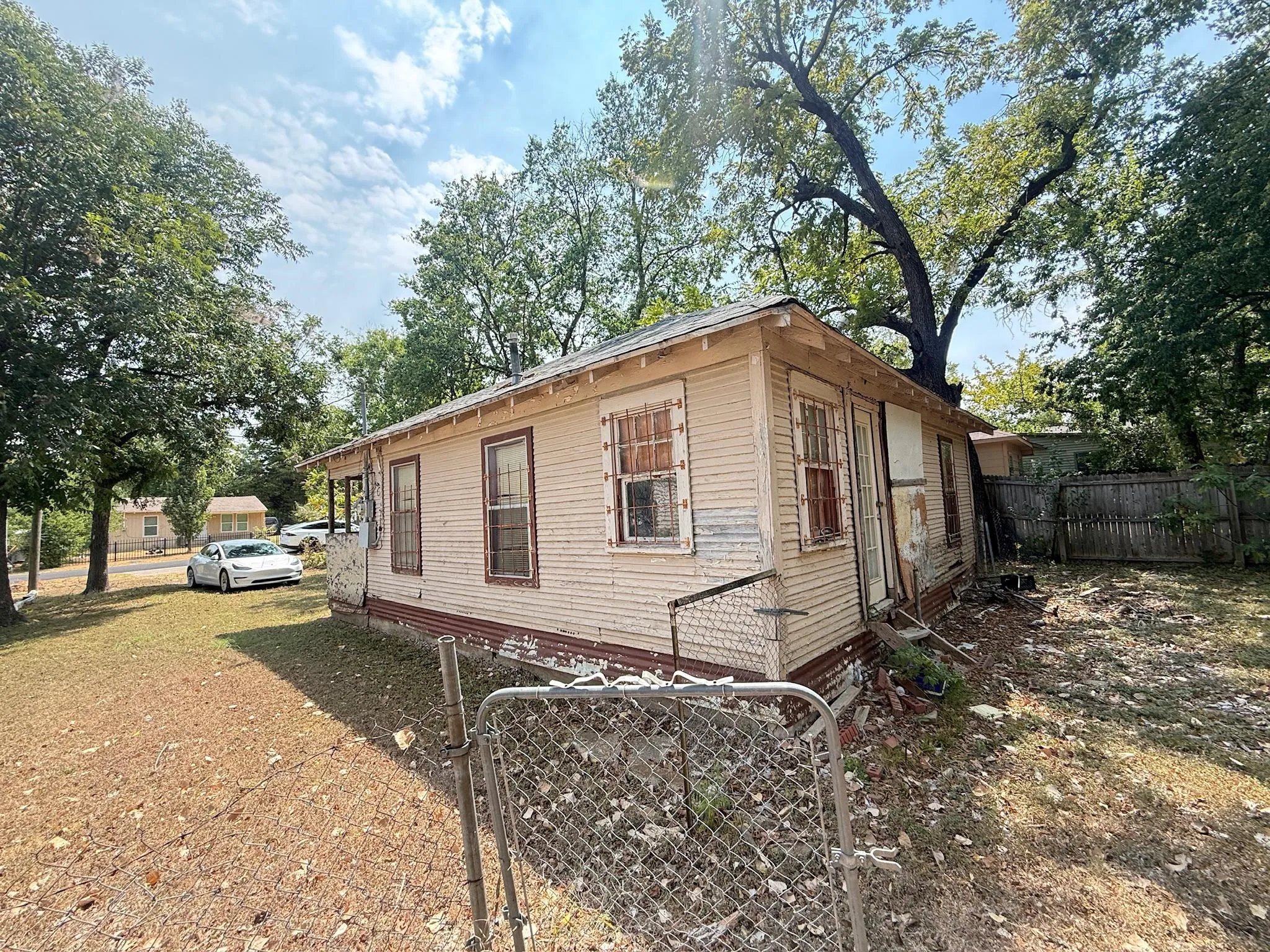 Single Family Residence For Sale in Dallas County , 2555 Randolph Street, Dallas, Texas 75241, 2 Bedroom, 1 Bathroom, Garage spaces, 600 Sqft, built in 1950, mls#21371672, Real Estate Agent in Dallas, Homes For Sale in Dallas county, Homes For Sale in Dallas, Realtor in Dallas Texas, Real Estate Brokerage Independent Realty Texas, Luminita Cordes Realtor