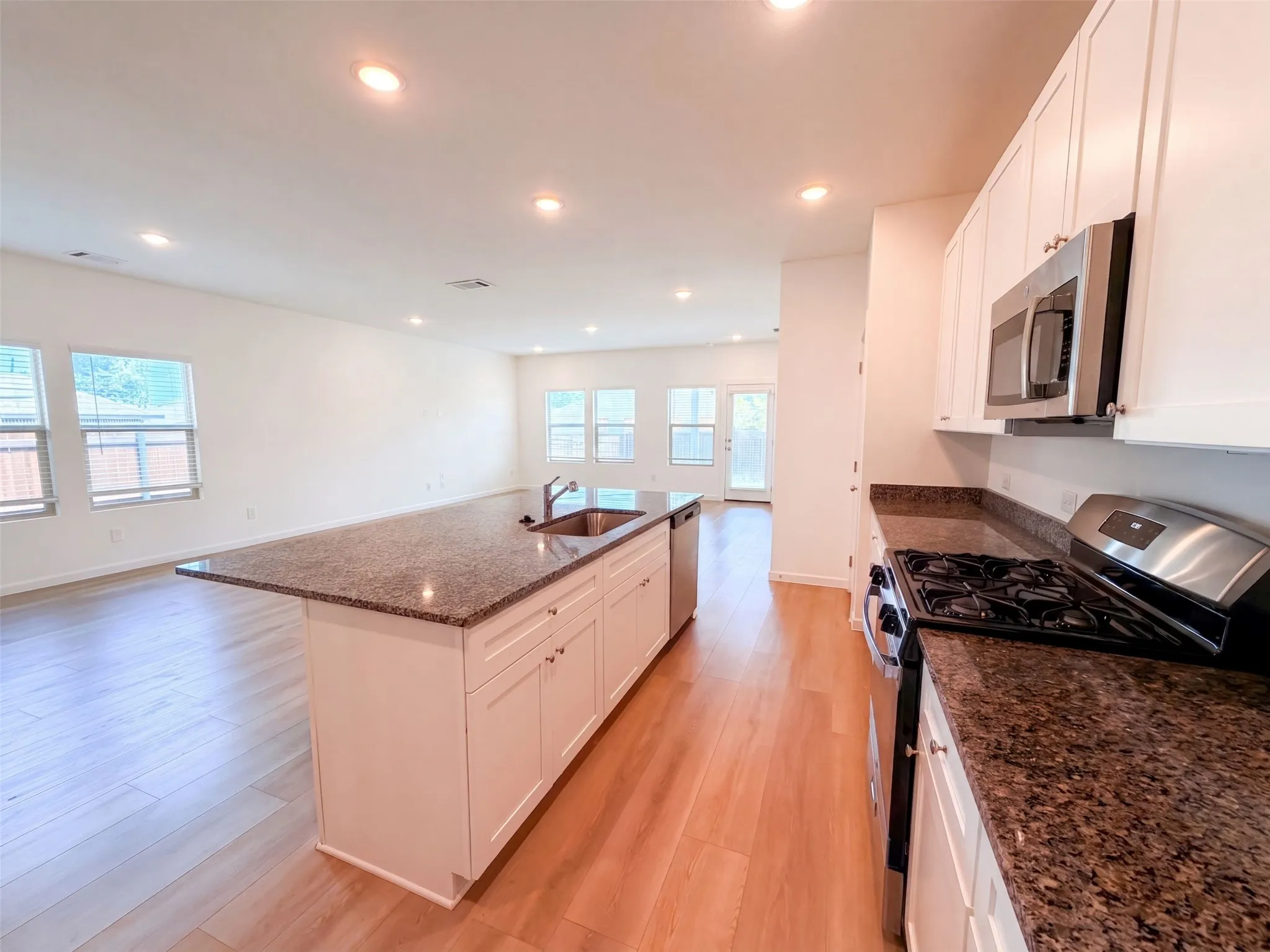 Single Family Residence For Sale in Dallas County , 2506 Tahoe Drive, Seagoville, Texas 75159, 5 Bedroom, 3 Bathroom, 2 Garage spaces, 2,687 Sqft, built in 2024, mls#21371018, Real Estate Agent in Seagoville, Homes For Sale in Dallas county, Homes For Sale in Seagoville, Realtor in Seagoville Texas, Real Estate Brokerage Independent Realty Texas, Luminita Cordes Realtor