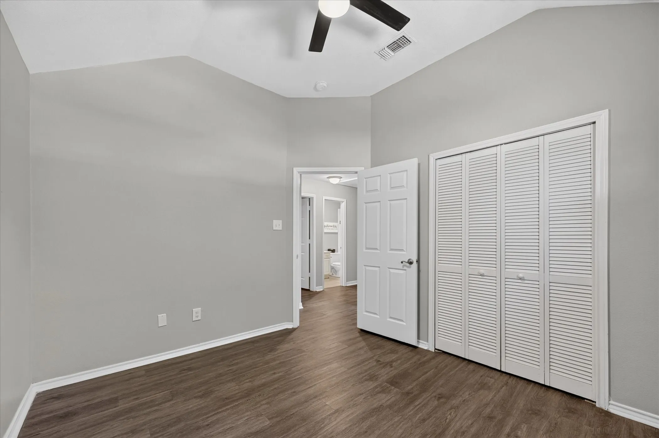 Single Family Residence For Sale in Collin County , 6908 Amethyst Lane, Plano, Texas 75023, 3 Bedroom, 2 Bathroom, 2 Garage spaces, 1,501 Sqft, built in 1993, mls#21367512, Real Estate Agent in Plano, Homes For Sale in Collin county, Homes For Sale in Plano, Realtor in Plano Texas, Real Estate Brokerage Independent Realty Texas, Luminita Cordes Realtor