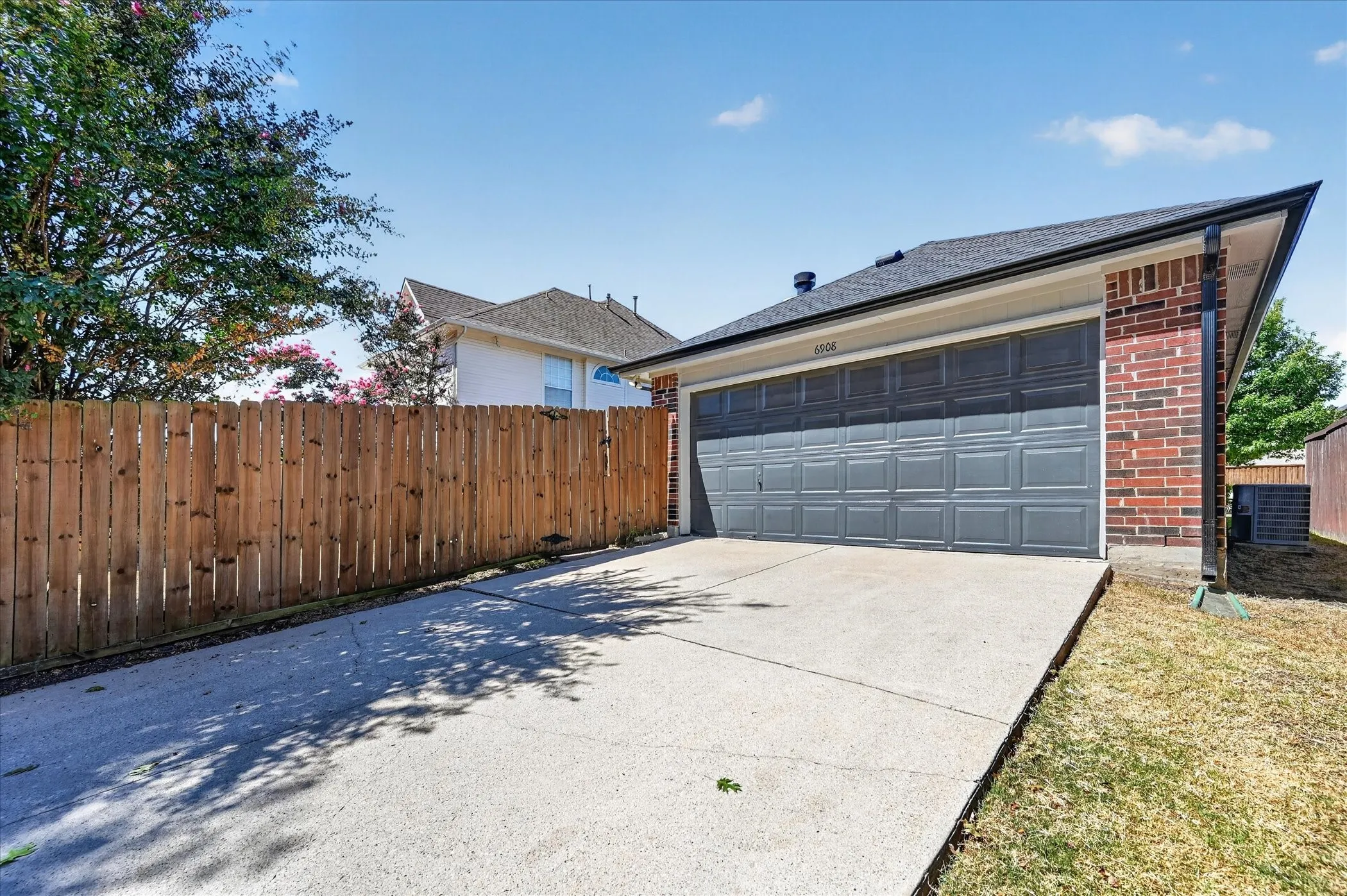 Single Family Residence For Sale in Collin County , 6908 Amethyst Lane, Plano, Texas 75023, 3 Bedroom, 2 Bathroom, 2 Garage spaces, 1,501 Sqft, built in 1993, mls#21367512, Real Estate Agent in Plano, Homes For Sale in Collin county, Homes For Sale in Plano, Realtor in Plano Texas, Real Estate Brokerage Independent Realty Texas, Luminita Cordes Realtor