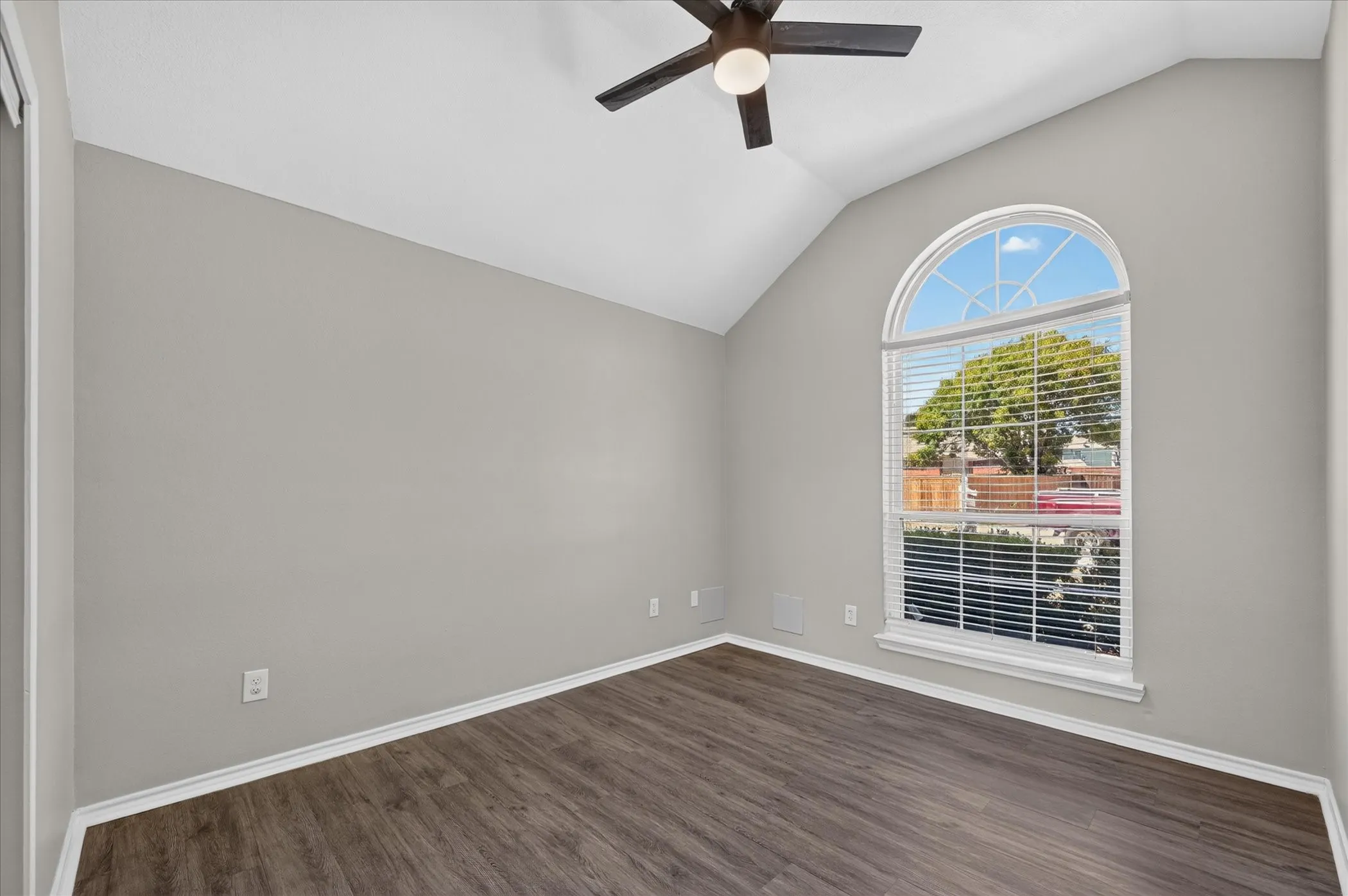 Single Family Residence For Sale in Collin County , 6908 Amethyst Lane, Plano, Texas 75023, 3 Bedroom, 2 Bathroom, 2 Garage spaces, 1,501 Sqft, built in 1993, mls#21367512, Real Estate Agent in Plano, Homes For Sale in Collin county, Homes For Sale in Plano, Realtor in Plano Texas, Real Estate Brokerage Independent Realty Texas, Luminita Cordes Realtor