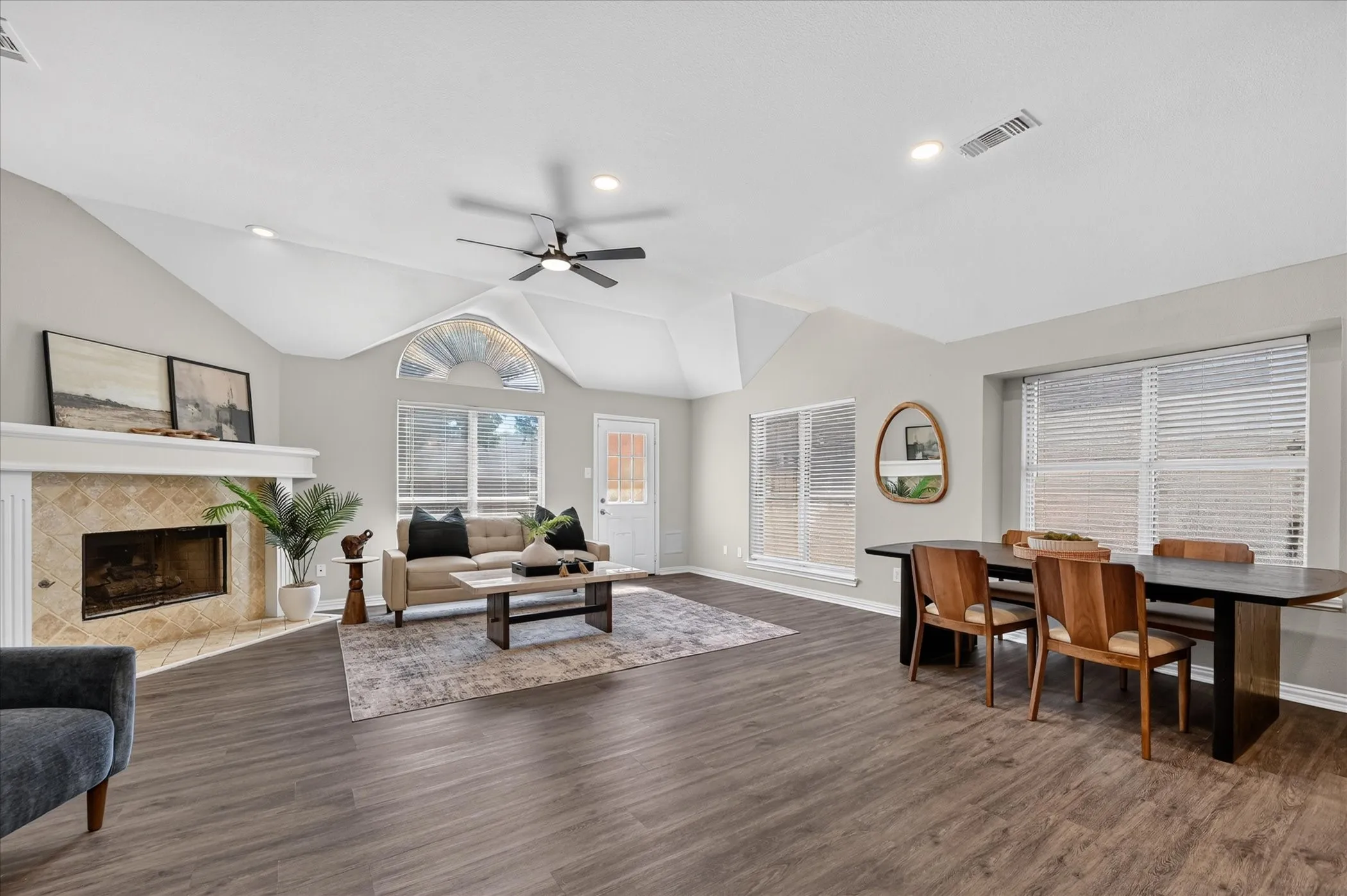 Single Family Residence For Sale in Collin County , 6908 Amethyst Lane, Plano, Texas 75023, 3 Bedroom, 2 Bathroom, 2 Garage spaces, 1,501 Sqft, built in 1993, mls#21367512, Real Estate Agent in Plano, Homes For Sale in Collin county, Homes For Sale in Plano, Realtor in Plano Texas, Real Estate Brokerage Independent Realty Texas, Luminita Cordes Realtor