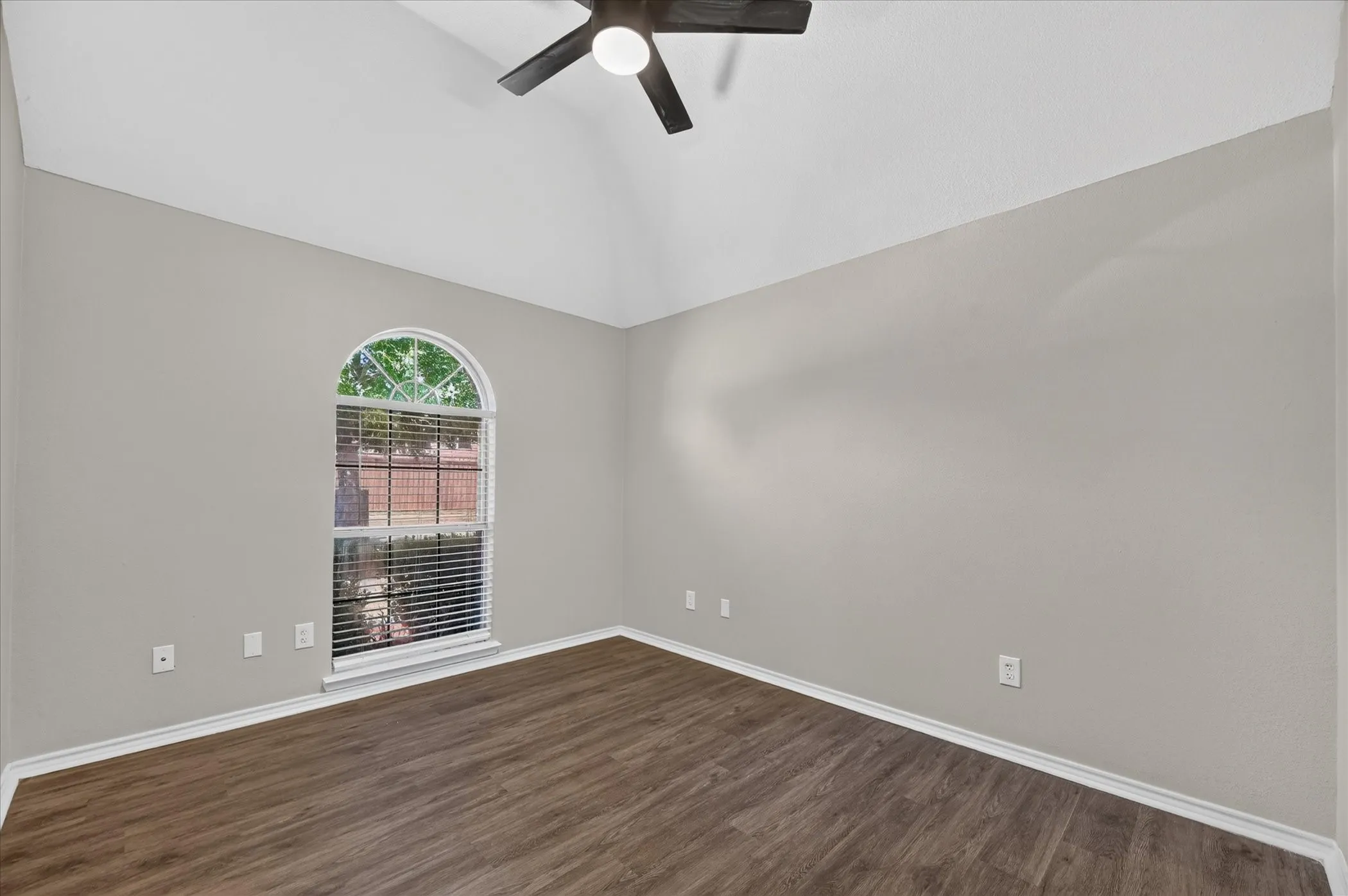 Single Family Residence For Sale in Collin County , 6908 Amethyst Lane, Plano, Texas 75023, 3 Bedroom, 2 Bathroom, 2 Garage spaces, 1,501 Sqft, built in 1993, mls#21367512, Real Estate Agent in Plano, Homes For Sale in Collin county, Homes For Sale in Plano, Realtor in Plano Texas, Real Estate Brokerage Independent Realty Texas, Luminita Cordes Realtor