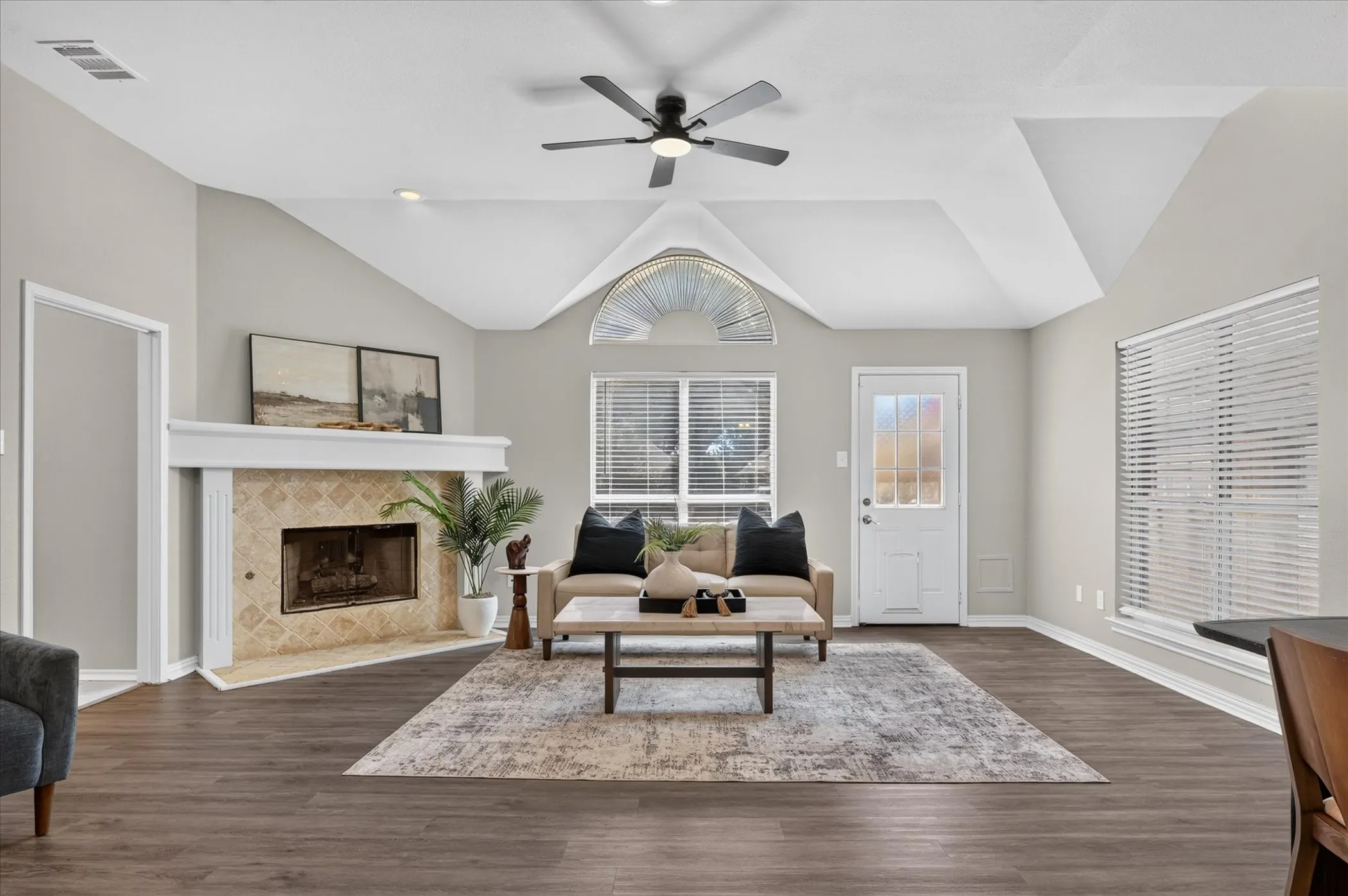 Single Family Residence For Sale in Collin County , 6908 Amethyst Lane, Plano, Texas 75023, 3 Bedroom, 2 Bathroom, 2 Garage spaces, 1,501 Sqft, built in 1993, mls#21367512, Real Estate Agent in Plano, Homes For Sale in Collin county, Homes For Sale in Plano, Realtor in Plano Texas, Real Estate Brokerage Independent Realty Texas, Luminita Cordes Realtor