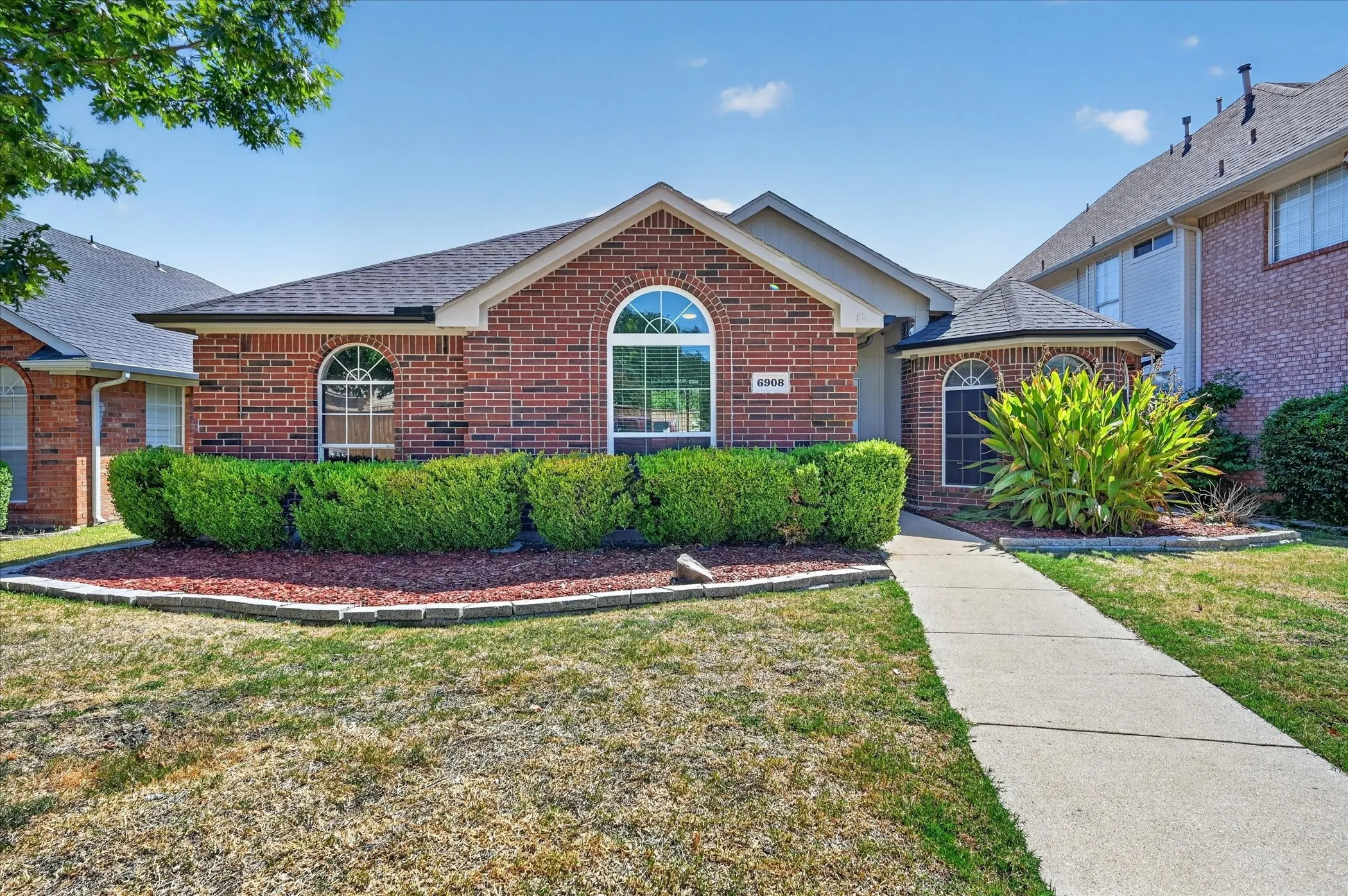 Single Family Residence For Sale in Collin County , 6908 Amethyst Lane, Plano, Texas 75023, 3 Bedroom, 2 Bathroom, 2 Garage spaces, 1,501 Sqft, built in 1993, mls#21367512, Real Estate Agent in Plano, Homes For Sale in Collin county, Homes For Sale in Plano, Realtor in Plano Texas, Real Estate Brokerage Independent Realty Texas, Luminita Cordes Realtor
