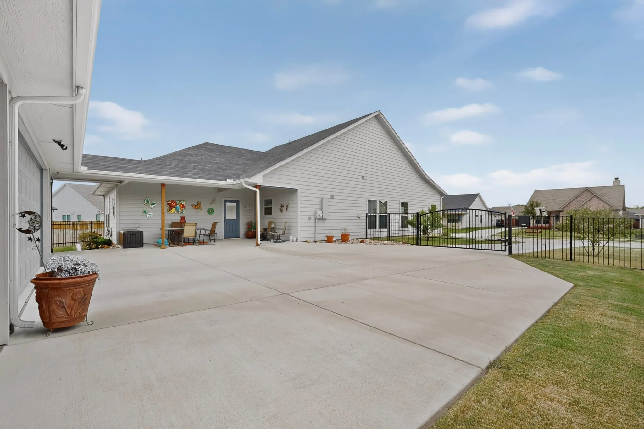 Single Family Residence For Sale in Johnson County , 1564 S Saylee Lane, Burleson, Texas 76028, 3 Bedroom, 3 Bathroom, 3 Garage spaces, 1,915 Sqft, built in 2025, mls#21365687, Real Estate Agent in Burleson, Homes For Sale in Johnson county, Homes For Sale in Burleson, Realtor in Burleson Texas, Real Estate Brokerage Independent Realty Texas, Luminita Cordes Realtor