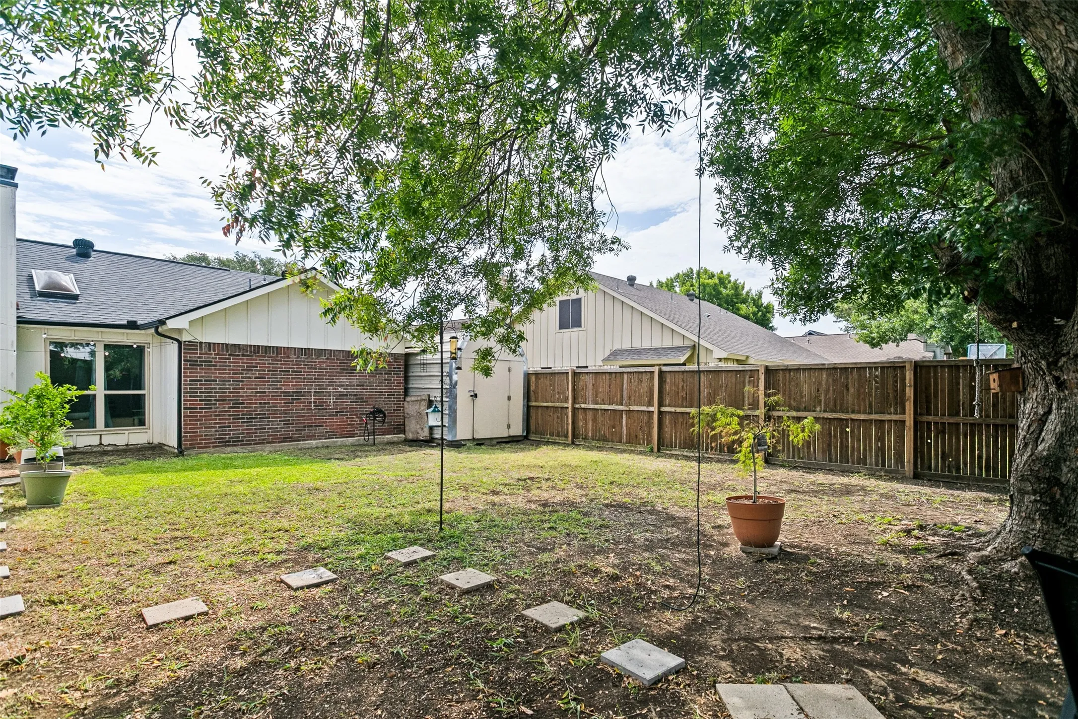 Single Family Residence For Sale in Collin County , 6823 Sharps Drive, Plano, Texas 75023, 3 Bedroom, 2 Bathroom, 2 Garage spaces, 1,521 Sqft, built in 1985, mls#21367815, Real Estate Agent in Plano, Homes For Sale in Collin county, Homes For Sale in Plano, Realtor in Plano Texas, Real Estate Brokerage Independent Realty Texas, Luminita Cordes Realtor