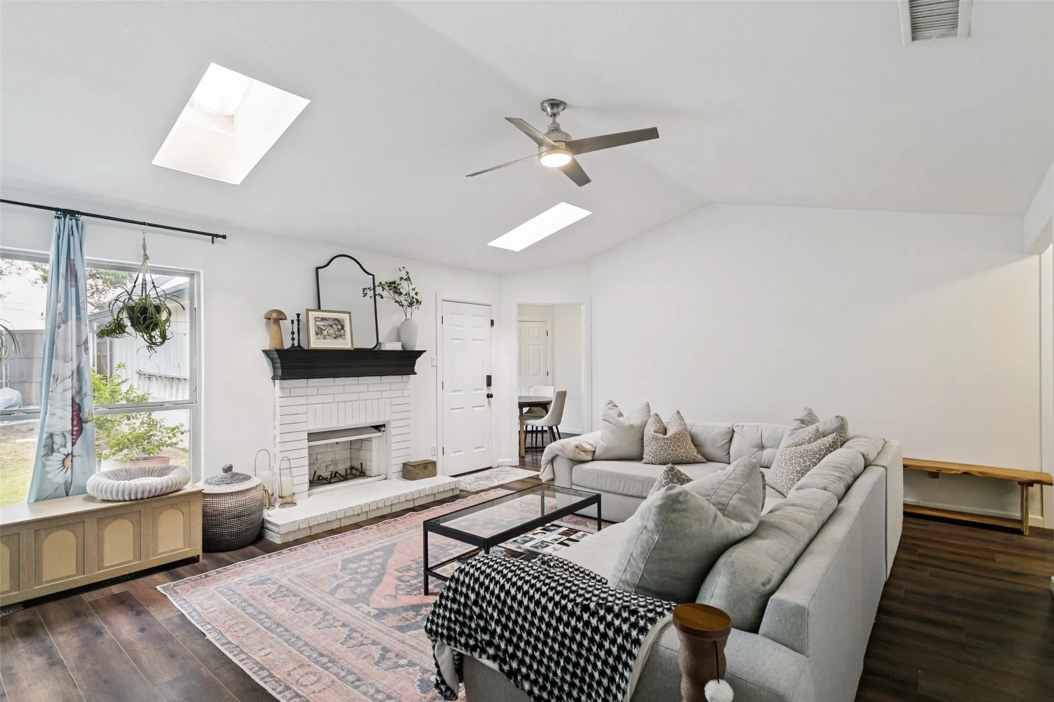 Single Family Residence For Sale in Collin County , 6823 Sharps Drive, Plano, Texas 75023, 3 Bedroom, 2 Bathroom, 2 Garage spaces, 1,521 Sqft, built in 1985, mls#21367815, Real Estate Agent in Plano, Homes For Sale in Collin county, Homes For Sale in Plano, Realtor in Plano Texas, Real Estate Brokerage Independent Realty Texas, Luminita Cordes Realtor