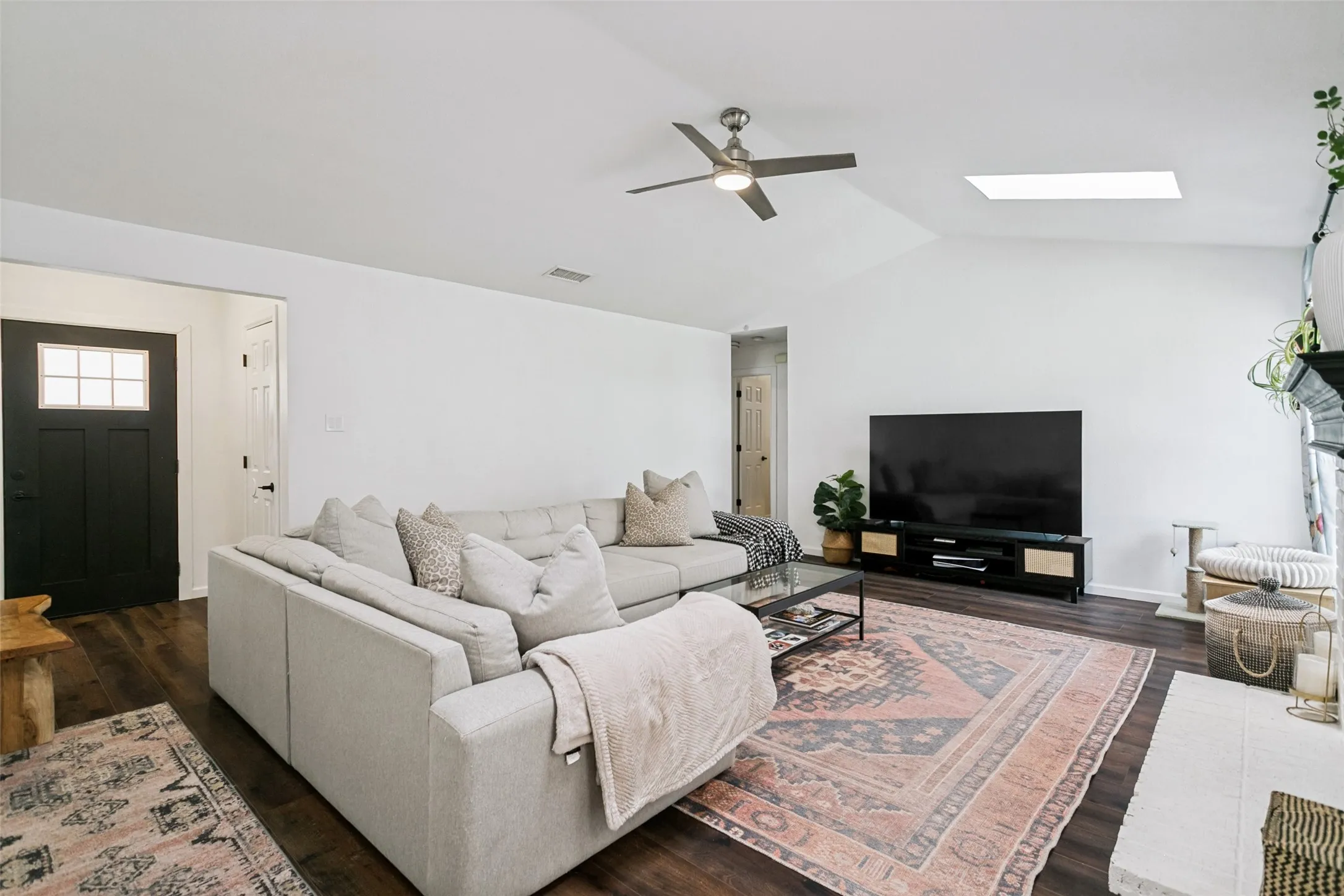 Single Family Residence For Sale in Collin County , 6823 Sharps Drive, Plano, Texas 75023, 3 Bedroom, 2 Bathroom, 2 Garage spaces, 1,521 Sqft, built in 1985, mls#21367815, Real Estate Agent in Plano, Homes For Sale in Collin county, Homes For Sale in Plano, Realtor in Plano Texas, Real Estate Brokerage Independent Realty Texas, Luminita Cordes Realtor