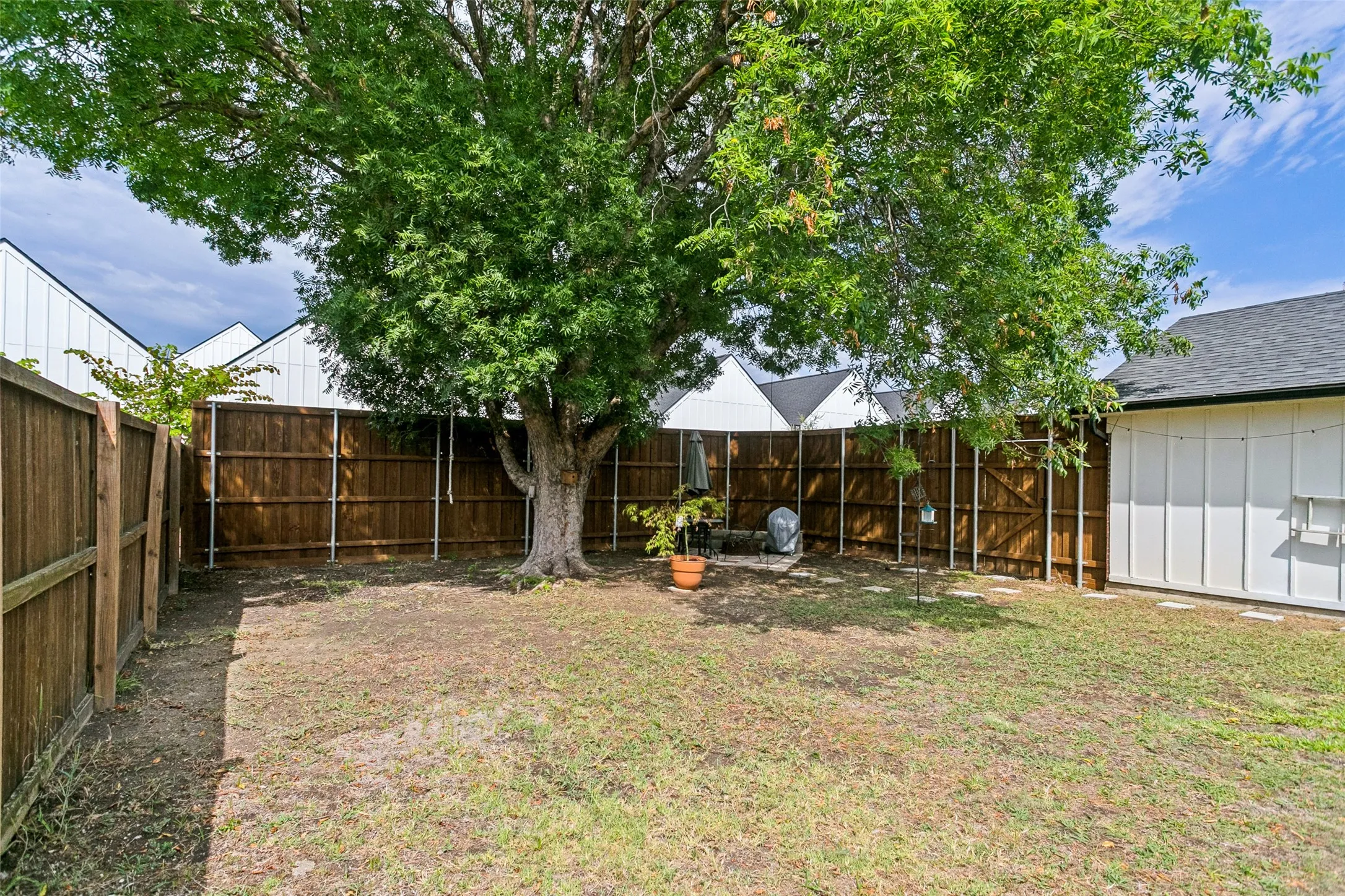 Single Family Residence For Sale in Collin County , 6823 Sharps Drive, Plano, Texas 75023, 3 Bedroom, 2 Bathroom, 2 Garage spaces, 1,521 Sqft, built in 1985, mls#21367815, Real Estate Agent in Plano, Homes For Sale in Collin county, Homes For Sale in Plano, Realtor in Plano Texas, Real Estate Brokerage Independent Realty Texas, Luminita Cordes Realtor