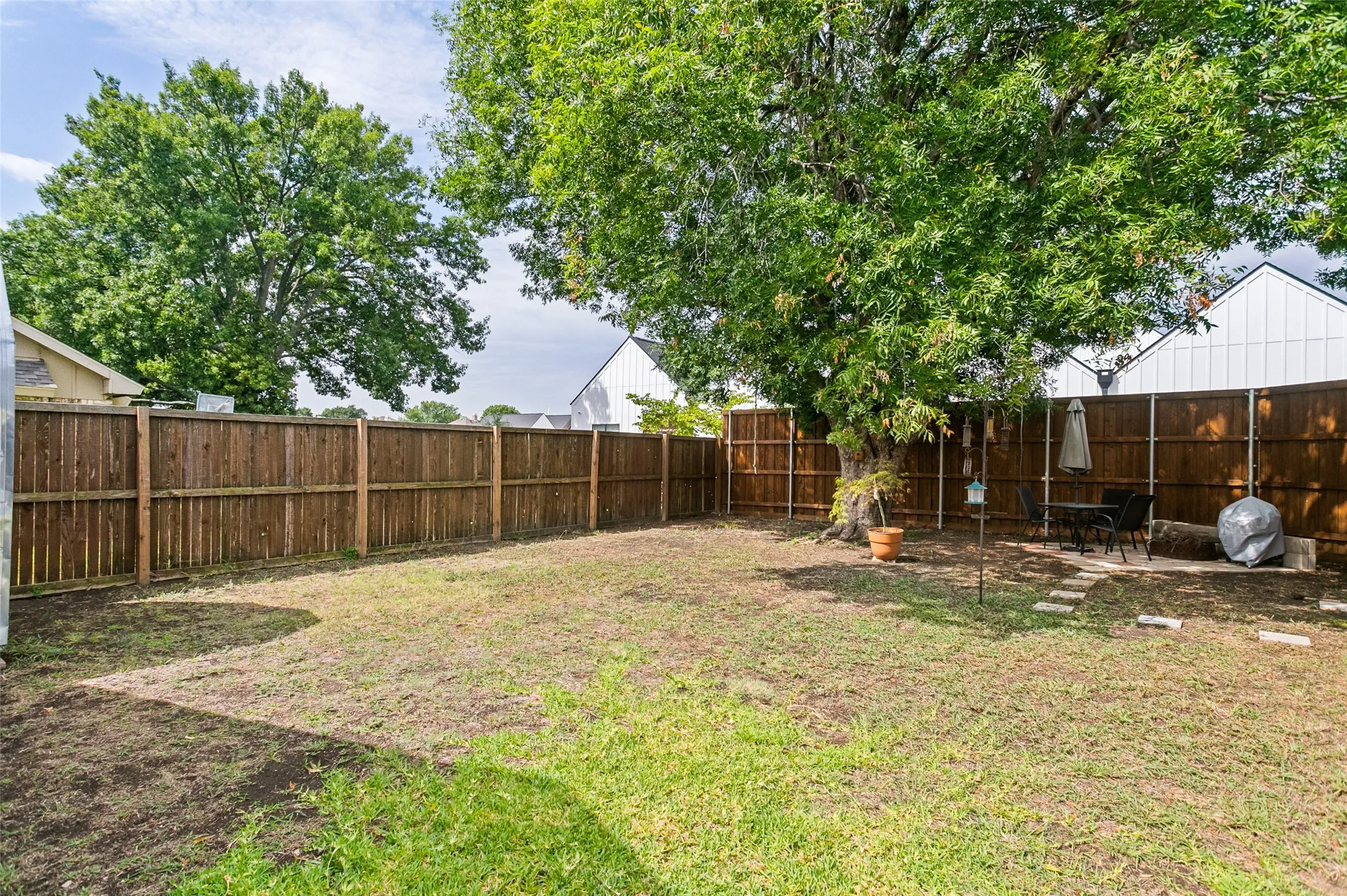 Single Family Residence For Sale in Collin County , 6823 Sharps Drive, Plano, Texas 75023, 3 Bedroom, 2 Bathroom, 2 Garage spaces, 1,521 Sqft, built in 1985, mls#21367815, Real Estate Agent in Plano, Homes For Sale in Collin county, Homes For Sale in Plano, Realtor in Plano Texas, Real Estate Brokerage Independent Realty Texas, Luminita Cordes Realtor