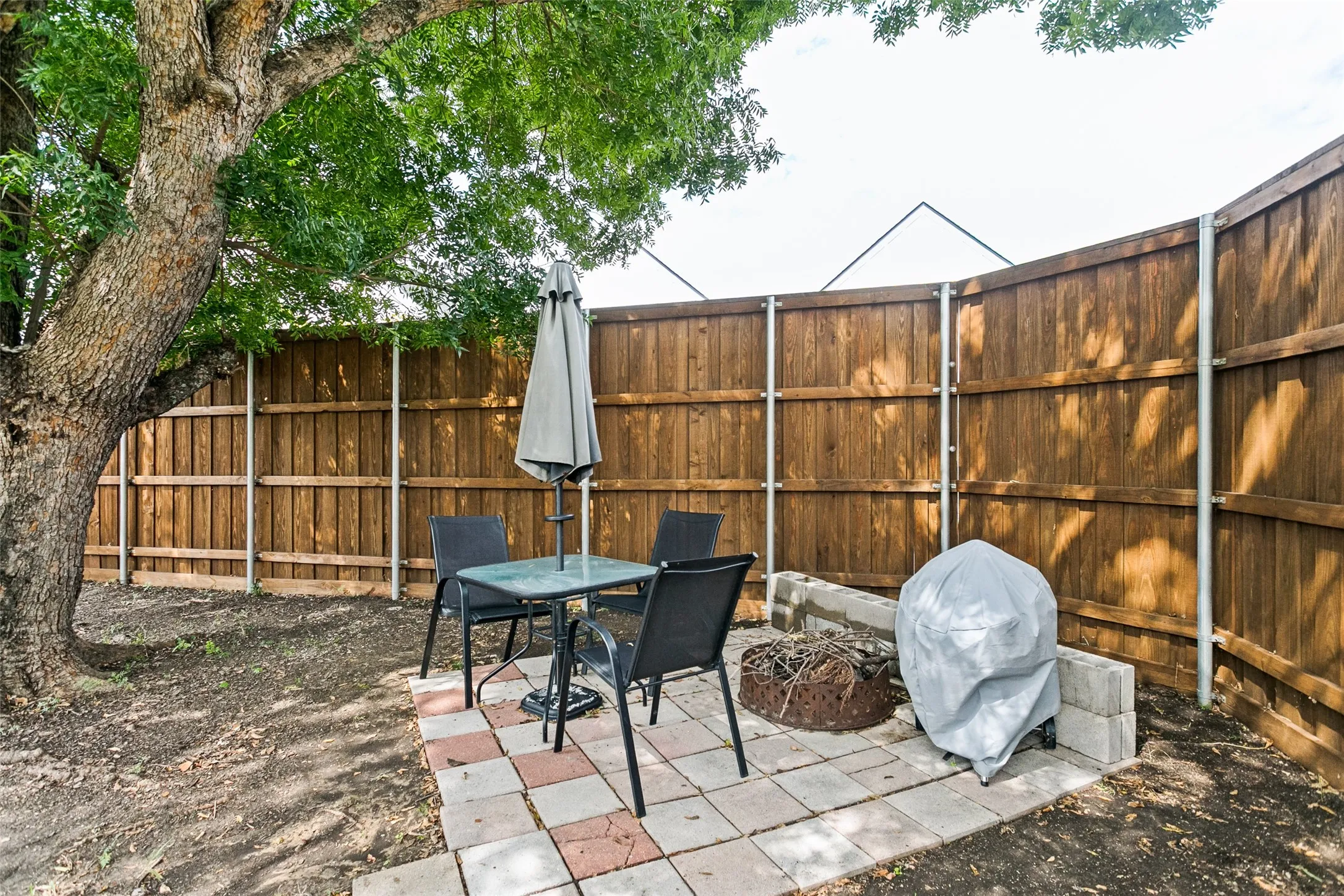 Single Family Residence For Sale in Collin County , 6823 Sharps Drive, Plano, Texas 75023, 3 Bedroom, 2 Bathroom, 2 Garage spaces, 1,521 Sqft, built in 1985, mls#21367815, Real Estate Agent in Plano, Homes For Sale in Collin county, Homes For Sale in Plano, Realtor in Plano Texas, Real Estate Brokerage Independent Realty Texas, Luminita Cordes Realtor