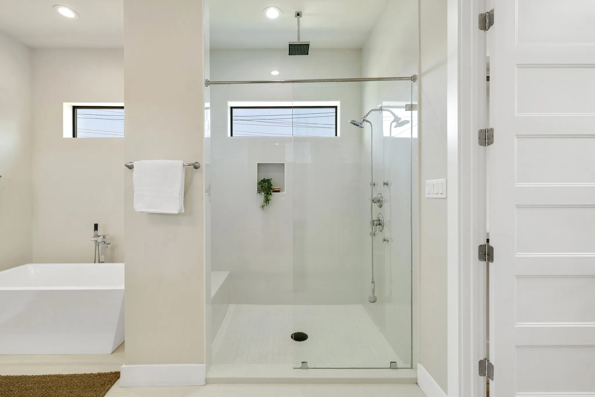Single Family Residence For Rent in Dallas County , 6449 Royalton Drive, Dallas, Texas 75230, 6 Bedroom, 7 Bathroom, 3 Garage spaces, 6,411 Sqft, built in 2020, mls#21371811, Real Estate Agent in Dallas, Homes For Rent in Dallas county, Homes For Rent in Dallas, Realtor in Dallas Texas, Real Estate Brokerage Independent Realty Texas, Luminita Cordes Realtor