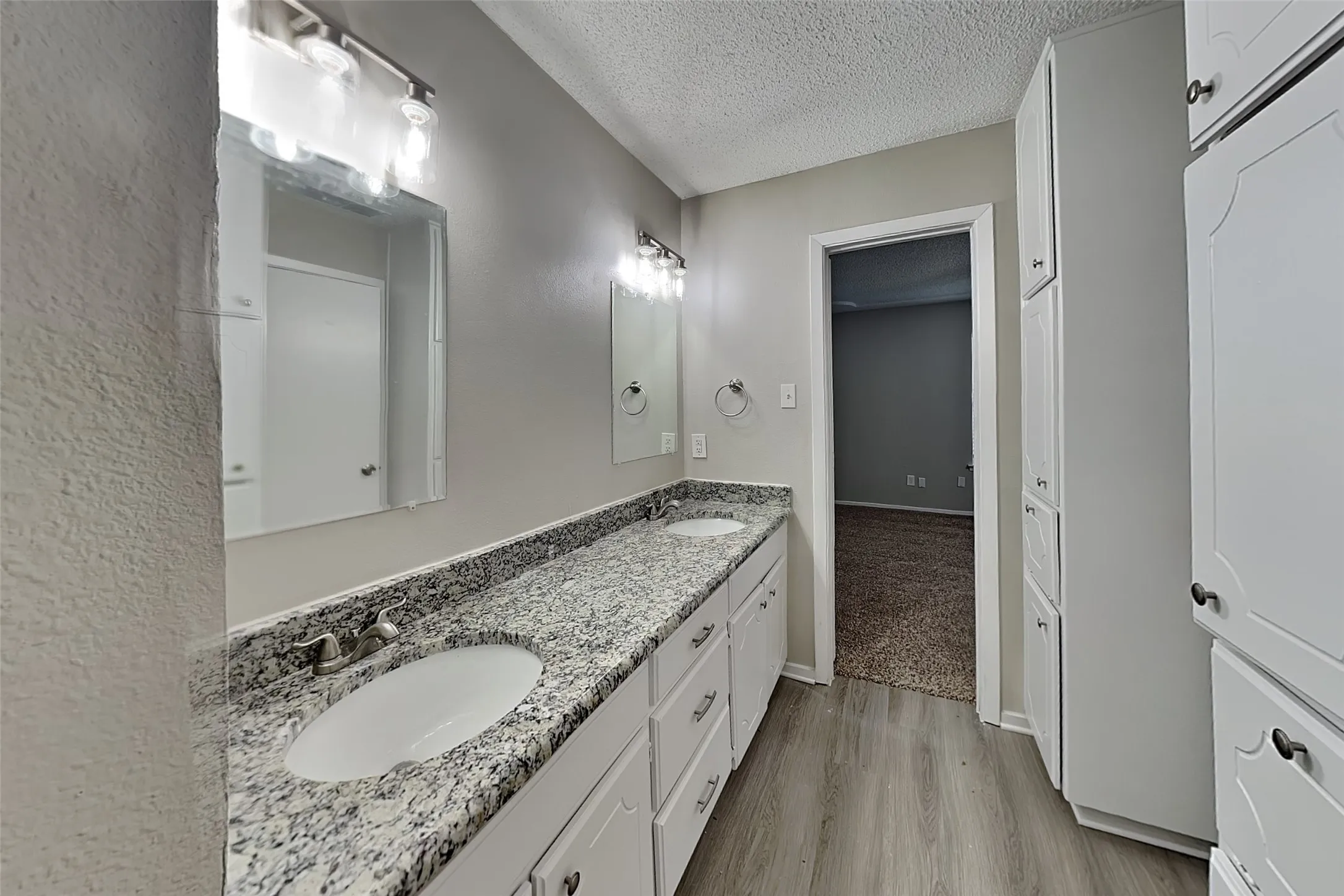 Single Family Residence For Rent in Tarrant County , 2424 Meadow Creek, Bedford, Texas 76021, 4 Bedroom, 2 Bathroom, 2 Garage spaces, 1,844 Sqft, built in 1979, mls#21371805, Real Estate Agent in Bedford, Homes For Rent in Tarrant county, Homes For Rent in Bedford, Realtor in Bedford Texas, Real Estate Brokerage Independent Realty Texas, Luminita Cordes Realtor