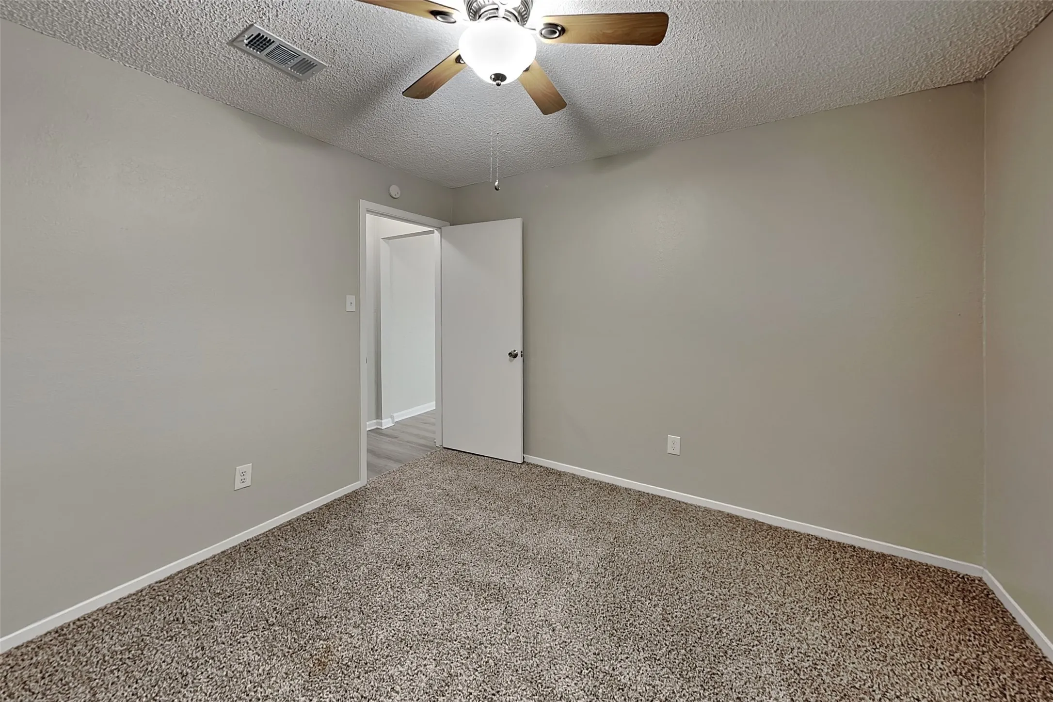 Single Family Residence For Rent in Tarrant County , 2424 Meadow Creek, Bedford, Texas 76021, 4 Bedroom, 2 Bathroom, 2 Garage spaces, 1,844 Sqft, built in 1979, mls#21371805, Real Estate Agent in Bedford, Homes For Rent in Tarrant county, Homes For Rent in Bedford, Realtor in Bedford Texas, Real Estate Brokerage Independent Realty Texas, Luminita Cordes Realtor