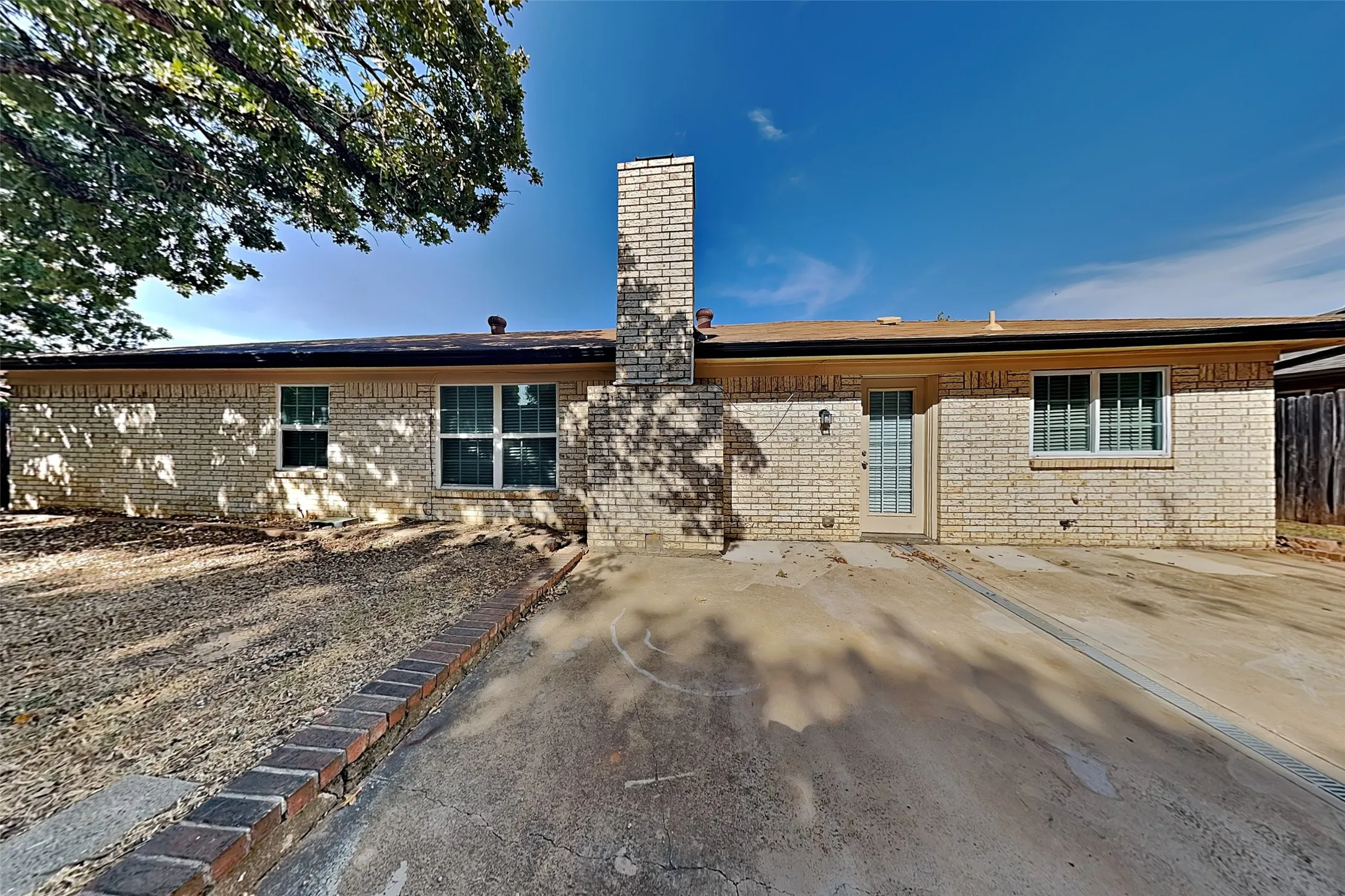 Single Family Residence For Rent in Tarrant County , 2424 Meadow Creek, Bedford, Texas 76021, 4 Bedroom, 2 Bathroom, 2 Garage spaces, 1,844 Sqft, built in 1979, mls#21371805, Real Estate Agent in Bedford, Homes For Rent in Tarrant county, Homes For Rent in Bedford, Realtor in Bedford Texas, Real Estate Brokerage Independent Realty Texas, Luminita Cordes Realtor