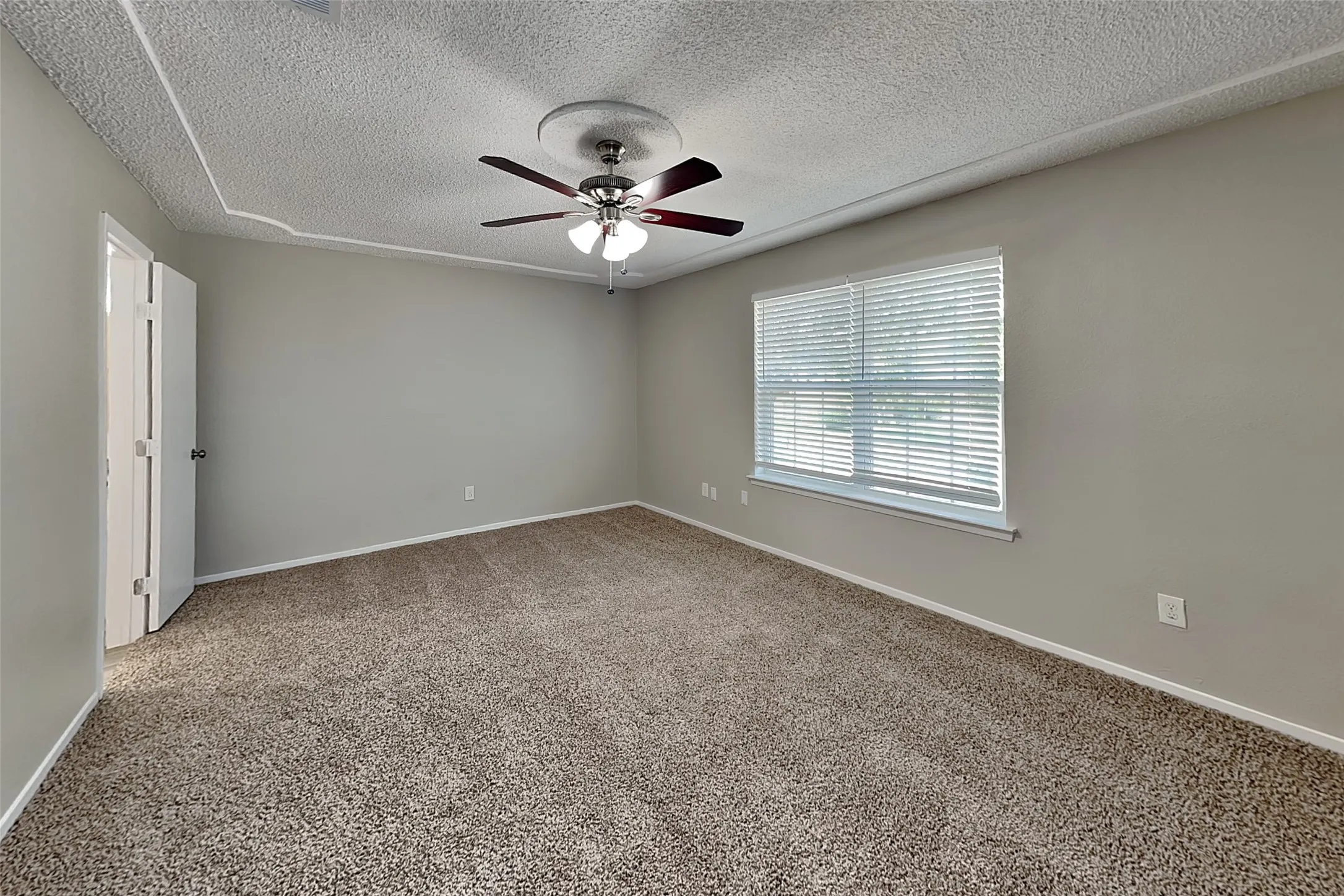 Single Family Residence For Rent in Tarrant County , 2424 Meadow Creek, Bedford, Texas 76021, 4 Bedroom, 2 Bathroom, 2 Garage spaces, 1,844 Sqft, built in 1979, mls#21371805, Real Estate Agent in Bedford, Homes For Rent in Tarrant county, Homes For Rent in Bedford, Realtor in Bedford Texas, Real Estate Brokerage Independent Realty Texas, Luminita Cordes Realtor