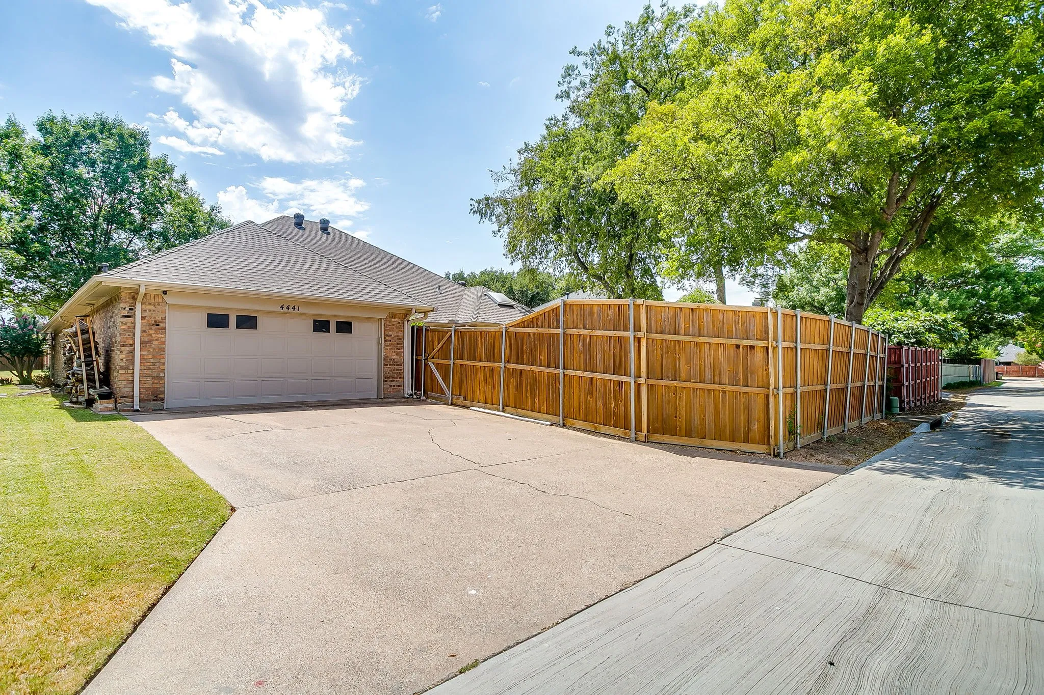 Single Family Residence For Sale in Collin County , 4441 Ballinger Court, Plano, Texas 75093, 4 Bedroom, 3 Bathroom, 2 Garage spaces, 2,350 Sqft, built in 1986, mls#21369166, Real Estate Agent in Plano, Homes For Sale in Collin county, Homes For Sale in Plano, Realtor in Plano Texas, Real Estate Brokerage Independent Realty Texas, Luminita Cordes Realtor