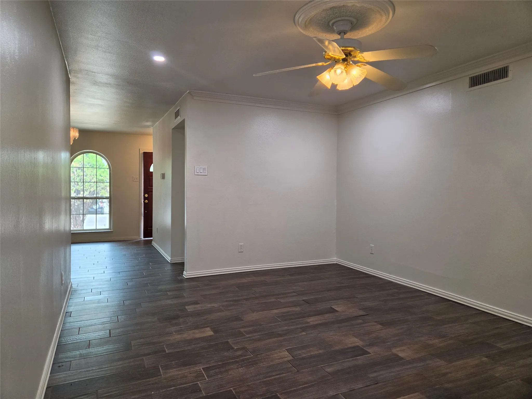 Single Family Residence For Rent in Dallas County , 5102 Preston Trail, Garland, Texas 75043, 3 Bedroom, 2 Bathroom, 2 Garage spaces, 1,301 Sqft, built in 1971, mls#21371778, Real Estate Agent in Garland, Homes For Rent in Dallas county, Homes For Rent in Garland, Realtor in Garland Texas, Real Estate Brokerage Independent Realty Texas, Luminita Cordes Realtor