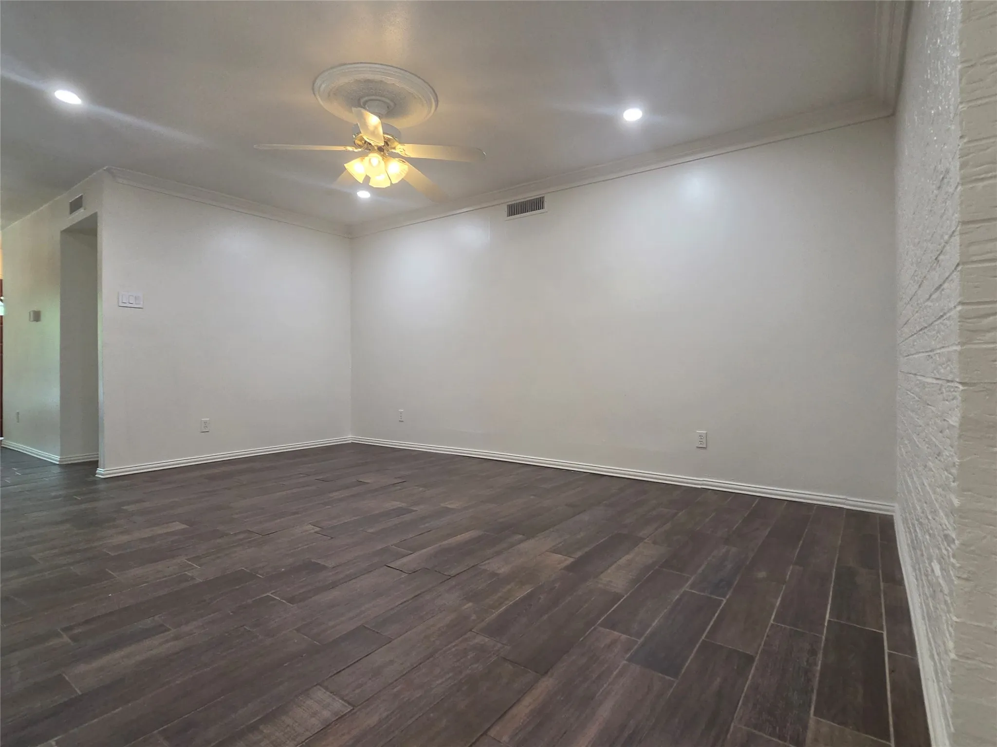 Single Family Residence For Rent in Dallas County , 5102 Preston Trail, Garland, Texas 75043, 3 Bedroom, 2 Bathroom, 2 Garage spaces, 1,301 Sqft, built in 1971, mls#21371778, Real Estate Agent in Garland, Homes For Rent in Dallas county, Homes For Rent in Garland, Realtor in Garland Texas, Real Estate Brokerage Independent Realty Texas, Luminita Cordes Realtor