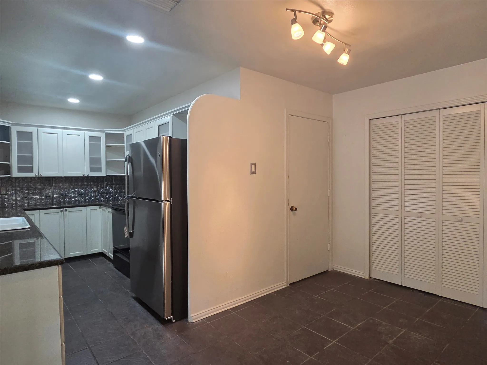 Single Family Residence For Rent in Dallas County , 5102 Preston Trail, Garland, Texas 75043, 3 Bedroom, 2 Bathroom, 2 Garage spaces, 1,301 Sqft, built in 1971, mls#21371778, Real Estate Agent in Garland, Homes For Rent in Dallas county, Homes For Rent in Garland, Realtor in Garland Texas, Real Estate Brokerage Independent Realty Texas, Luminita Cordes Realtor