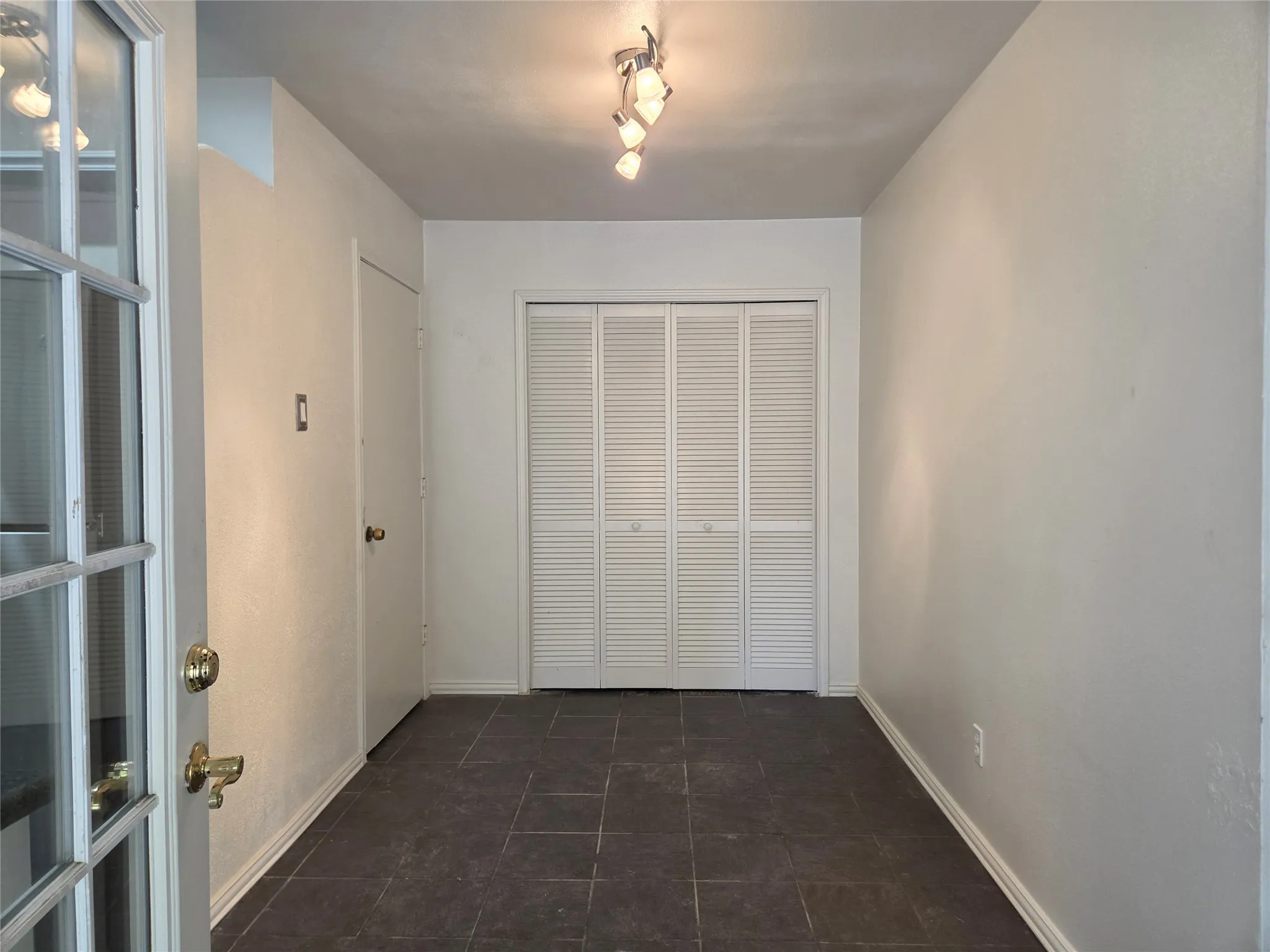 Single Family Residence For Rent in Dallas County , 5102 Preston Trail, Garland, Texas 75043, 3 Bedroom, 2 Bathroom, 2 Garage spaces, 1,301 Sqft, built in 1971, mls#21371778, Real Estate Agent in Garland, Homes For Rent in Dallas county, Homes For Rent in Garland, Realtor in Garland Texas, Real Estate Brokerage Independent Realty Texas, Luminita Cordes Realtor