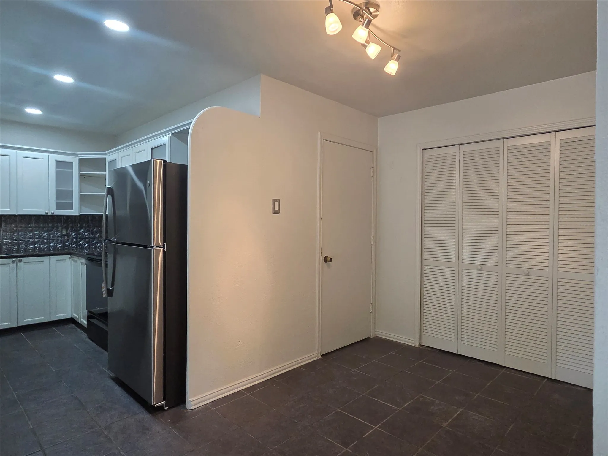 Single Family Residence For Rent in Dallas County , 5102 Preston Trail, Garland, Texas 75043, 3 Bedroom, 2 Bathroom, 2 Garage spaces, 1,301 Sqft, built in 1971, mls#21371778, Real Estate Agent in Garland, Homes For Rent in Dallas county, Homes For Rent in Garland, Realtor in Garland Texas, Real Estate Brokerage Independent Realty Texas, Luminita Cordes Realtor
