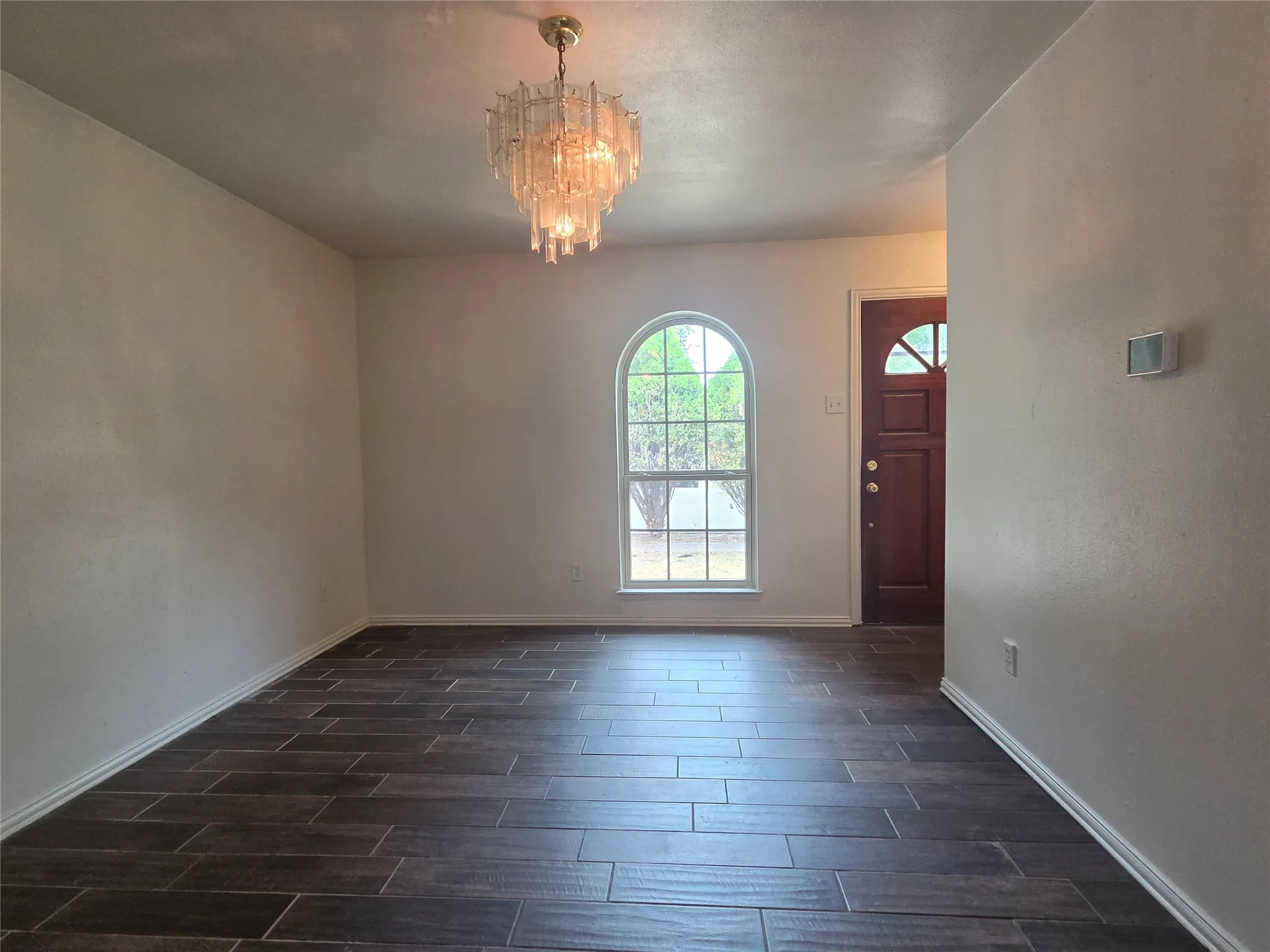 Single Family Residence For Rent in Dallas County , 5102 Preston Trail, Garland, Texas 75043, 3 Bedroom, 2 Bathroom, 2 Garage spaces, 1,301 Sqft, built in 1971, mls#21371778, Real Estate Agent in Garland, Homes For Rent in Dallas county, Homes For Rent in Garland, Realtor in Garland Texas, Real Estate Brokerage Independent Realty Texas, Luminita Cordes Realtor