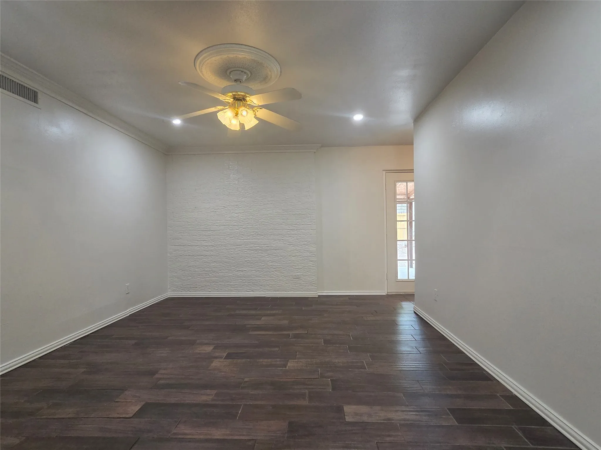 Single Family Residence For Rent in Dallas County , 5102 Preston Trail, Garland, Texas 75043, 3 Bedroom, 2 Bathroom, 2 Garage spaces, 1,301 Sqft, built in 1971, mls#21371778, Real Estate Agent in Garland, Homes For Rent in Dallas county, Homes For Rent in Garland, Realtor in Garland Texas, Real Estate Brokerage Independent Realty Texas, Luminita Cordes Realtor