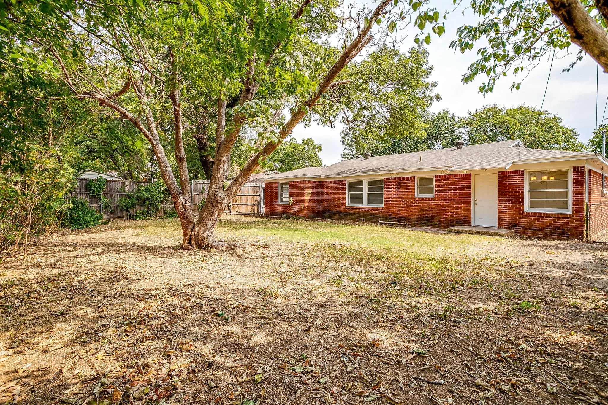 Single Family Residence For Sale in Tarrant County , 5736 Tracyne Drive, Westworth Village, Texas 76114, 3 Bedroom, 1 Bathroom, 1 Garage spaces, 1,440 Sqft, built in 1953, mls#21371807, Real Estate Agent in Westworth Village, Homes For Sale in Tarrant county, Homes For Sale in Westworth Village, Realtor in Westworth Village Texas, Real Estate Brokerage Independent Realty Texas, Luminita Cordes Realtor