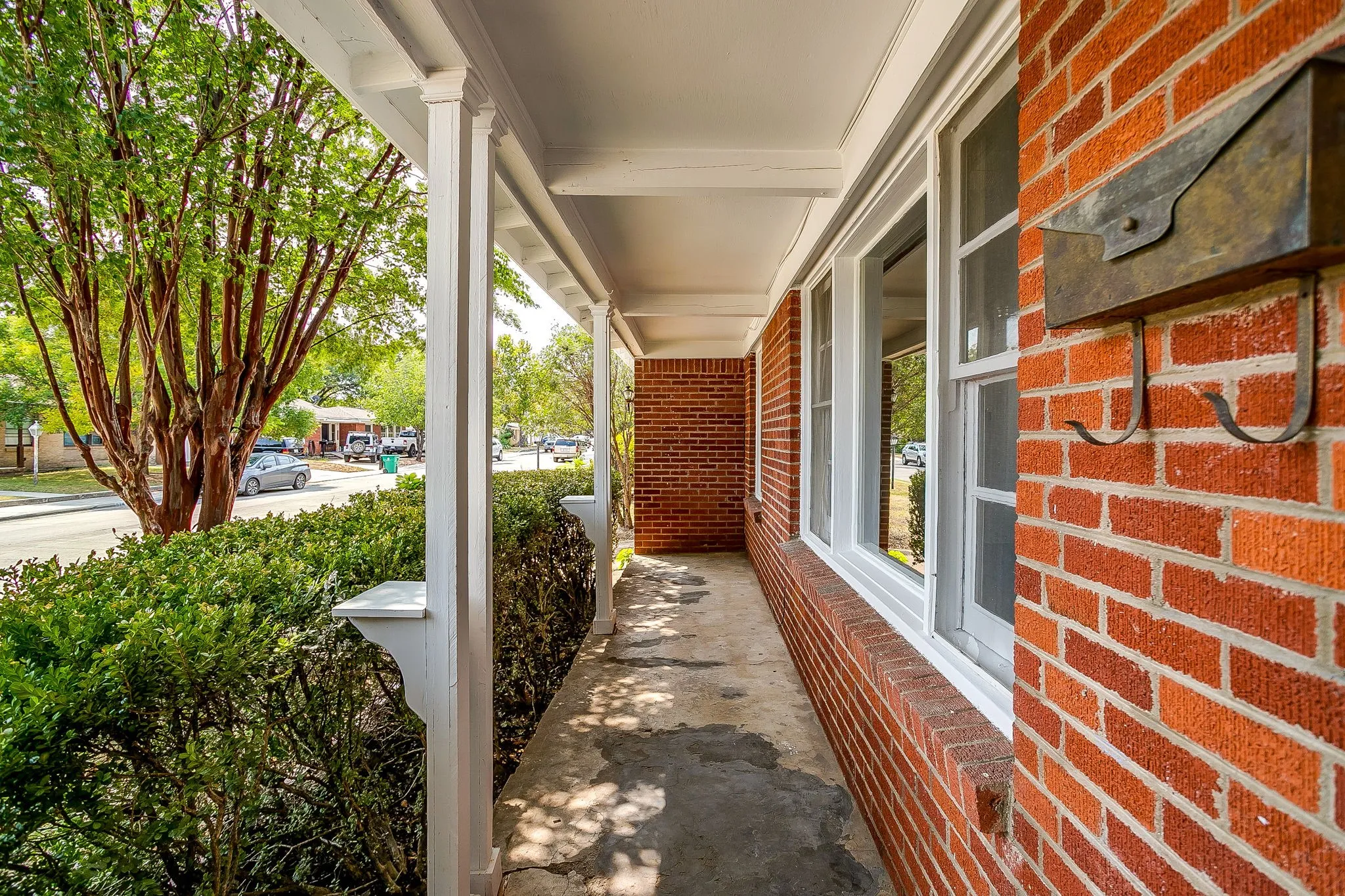 Single Family Residence For Sale in Tarrant County , 5736 Tracyne Drive, Westworth Village, Texas 76114, 3 Bedroom, 1 Bathroom, 1 Garage spaces, 1,440 Sqft, built in 1953, mls#21371807, Real Estate Agent in Westworth Village, Homes For Sale in Tarrant county, Homes For Sale in Westworth Village, Realtor in Westworth Village Texas, Real Estate Brokerage Independent Realty Texas, Luminita Cordes Realtor