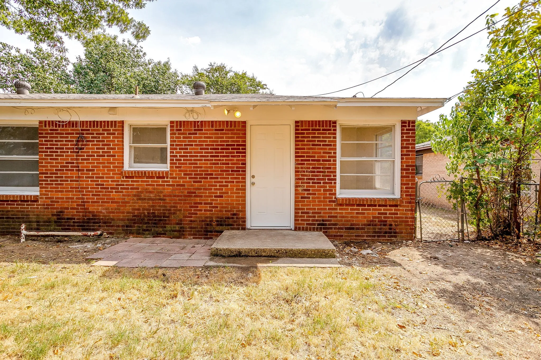 Single Family Residence For Sale in Tarrant County , 5736 Tracyne Drive, Westworth Village, Texas 76114, 3 Bedroom, 1 Bathroom, 1 Garage spaces, 1,440 Sqft, built in 1953, mls#21371807, Real Estate Agent in Westworth Village, Homes For Sale in Tarrant county, Homes For Sale in Westworth Village, Realtor in Westworth Village Texas, Real Estate Brokerage Independent Realty Texas, Luminita Cordes Realtor