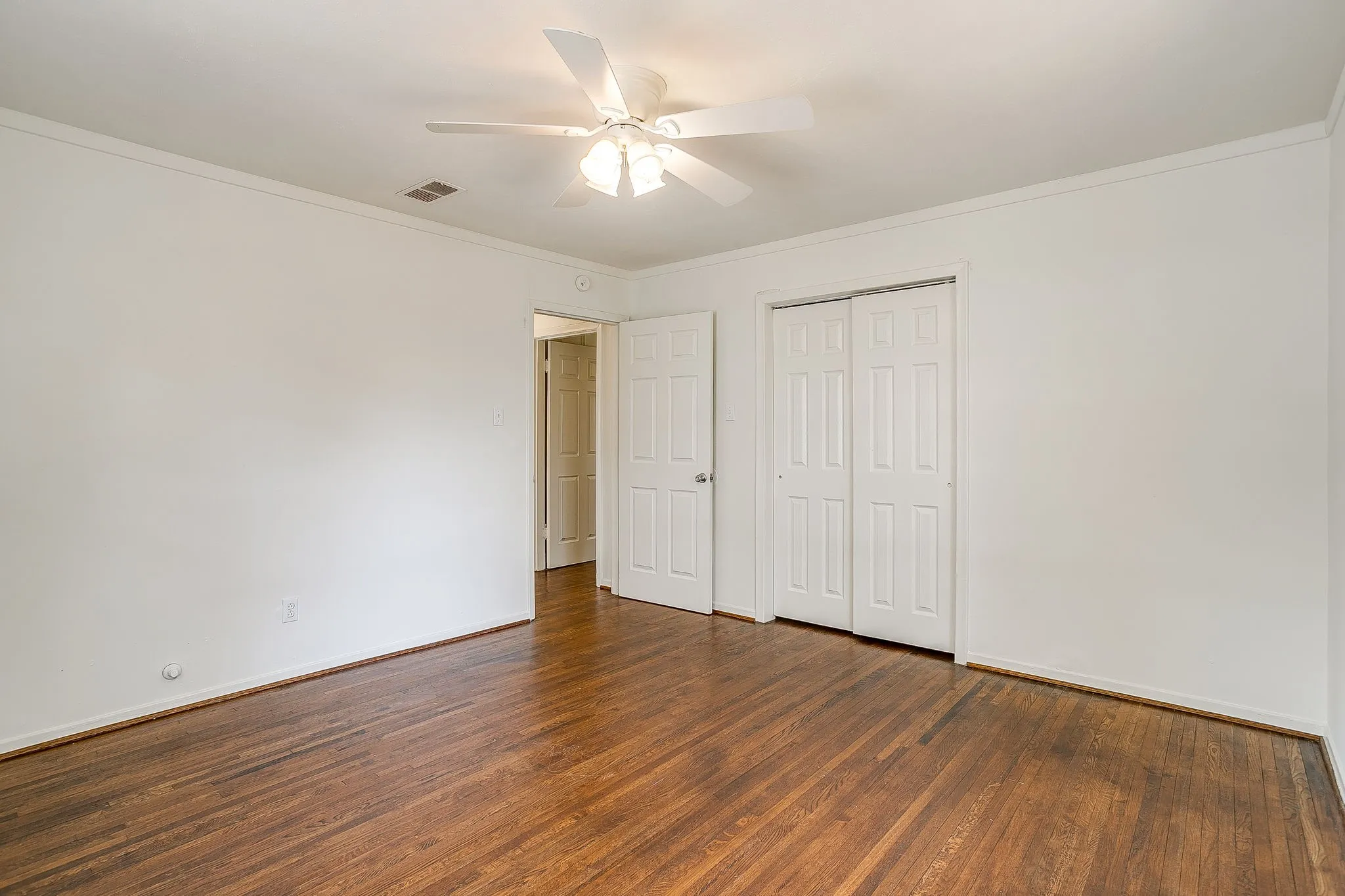 Single Family Residence For Sale in Tarrant County , 5736 Tracyne Drive, Westworth Village, Texas 76114, 3 Bedroom, 1 Bathroom, 1 Garage spaces, 1,440 Sqft, built in 1953, mls#21371807, Real Estate Agent in Westworth Village, Homes For Sale in Tarrant county, Homes For Sale in Westworth Village, Realtor in Westworth Village Texas, Real Estate Brokerage Independent Realty Texas, Luminita Cordes Realtor