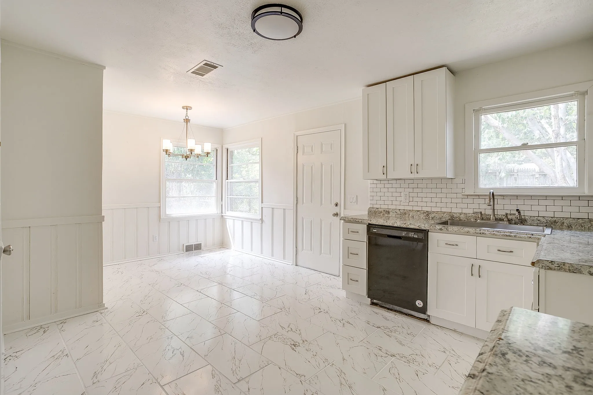 Single Family Residence For Sale in Tarrant County , 5736 Tracyne Drive, Westworth Village, Texas 76114, 3 Bedroom, 1 Bathroom, 1 Garage spaces, 1,440 Sqft, built in 1953, mls#21371807, Real Estate Agent in Westworth Village, Homes For Sale in Tarrant county, Homes For Sale in Westworth Village, Realtor in Westworth Village Texas, Real Estate Brokerage Independent Realty Texas, Luminita Cordes Realtor