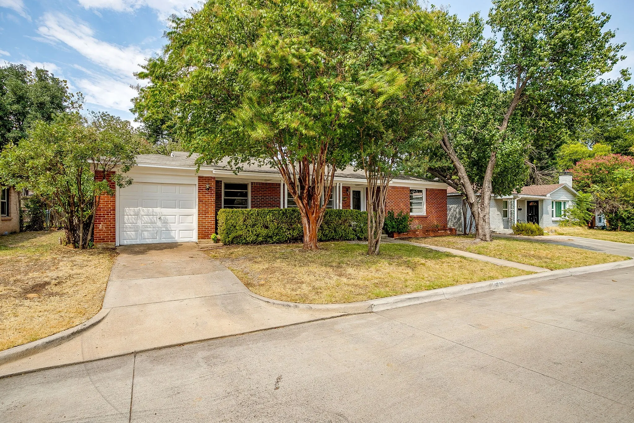 Single Family Residence For Sale in Tarrant County , 5736 Tracyne Drive, Westworth Village, Texas 76114, 3 Bedroom, 1 Bathroom, 1 Garage spaces, 1,440 Sqft, built in 1953, mls#21371807, Real Estate Agent in Westworth Village, Homes For Sale in Tarrant county, Homes For Sale in Westworth Village, Realtor in Westworth Village Texas, Real Estate Brokerage Independent Realty Texas, Luminita Cordes Realtor