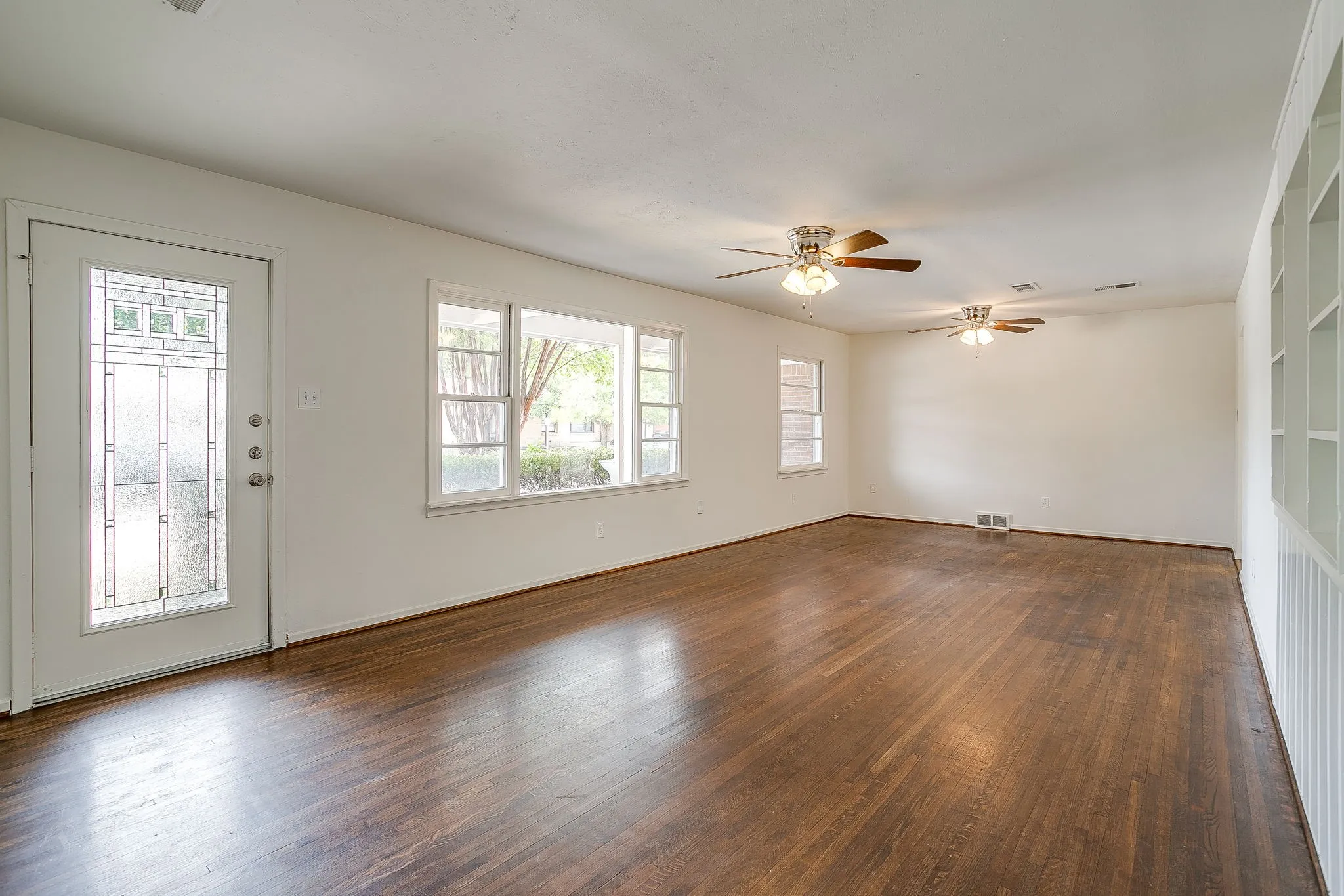 Single Family Residence For Sale in Tarrant County , 5736 Tracyne Drive, Westworth Village, Texas 76114, 3 Bedroom, 1 Bathroom, 1 Garage spaces, 1,440 Sqft, built in 1953, mls#21371807, Real Estate Agent in Westworth Village, Homes For Sale in Tarrant county, Homes For Sale in Westworth Village, Realtor in Westworth Village Texas, Real Estate Brokerage Independent Realty Texas, Luminita Cordes Realtor