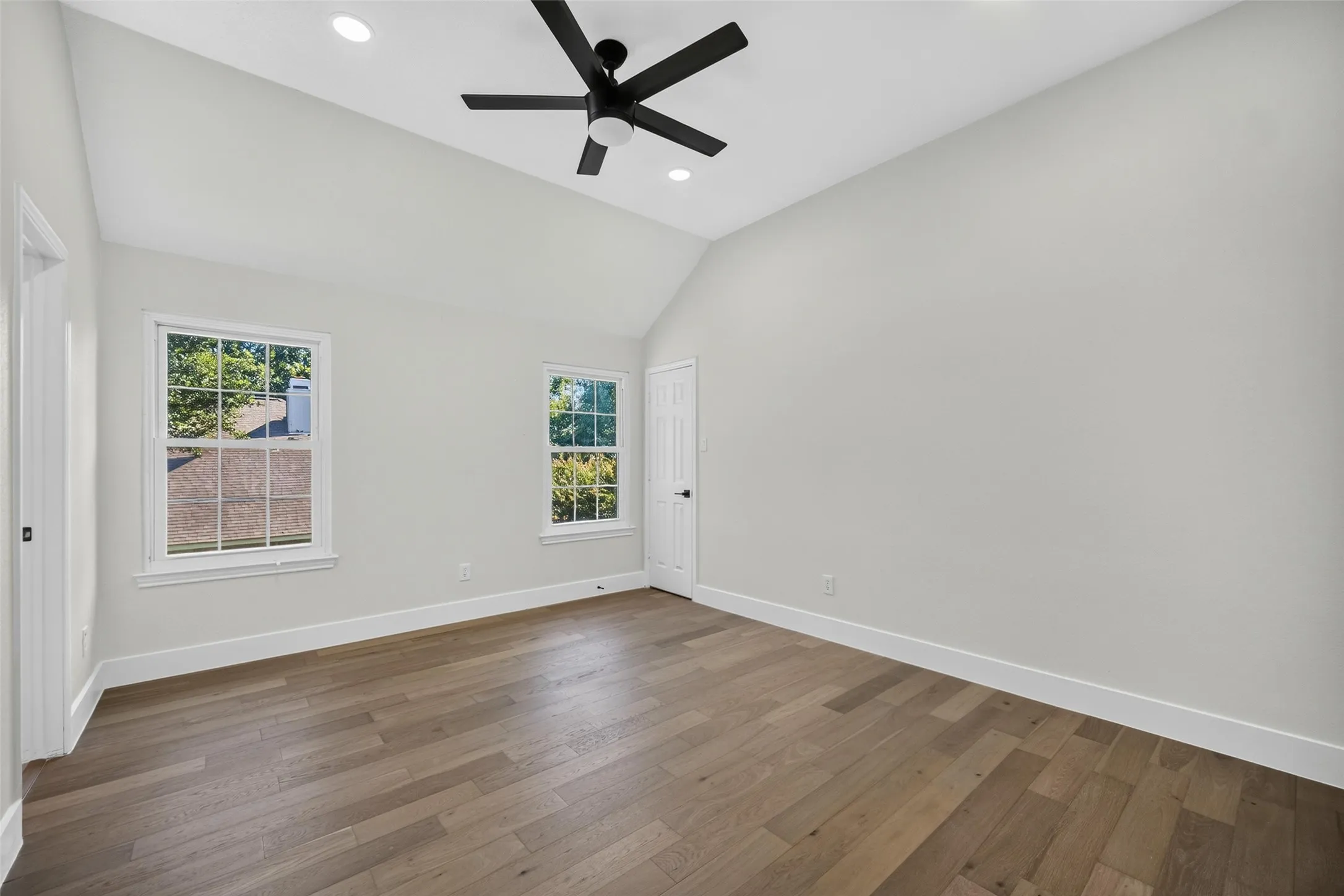 Single Family Residence For Sale in Collin County , 3041 Hillingdon Drive, Richardson, Texas 75082, 5 Bedroom, 4 Bathroom, 2 Garage spaces, 3,983 Sqft, built in 1993, mls#21371803, Real Estate Agent in Richardson, Homes For Sale in Collin county, Homes For Sale in Richardson, Realtor in Richardson Texas, Real Estate Brokerage Independent Realty Texas, Luminita Cordes Realtor