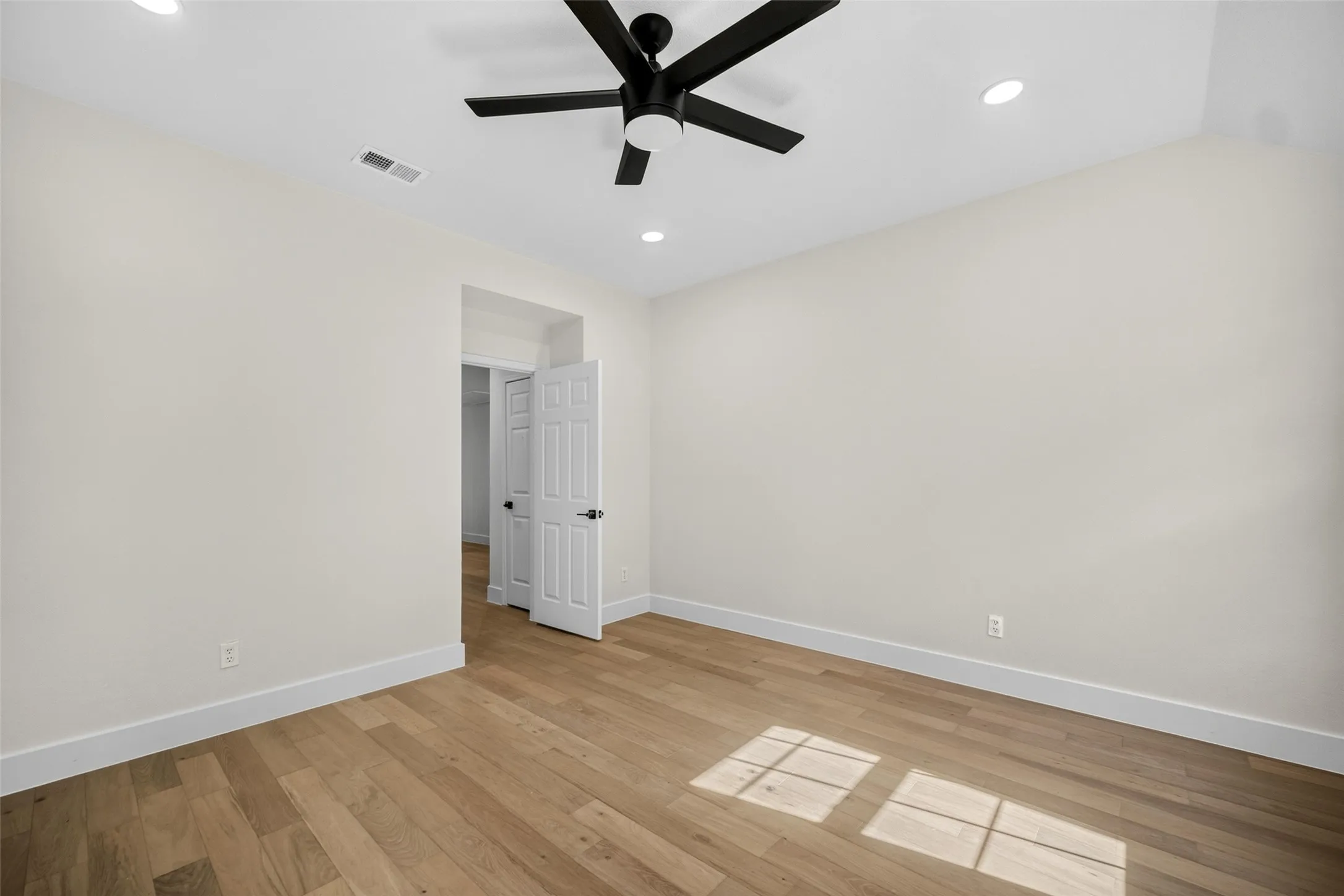 Single Family Residence For Sale in Collin County , 3041 Hillingdon Drive, Richardson, Texas 75082, 5 Bedroom, 4 Bathroom, 2 Garage spaces, 3,983 Sqft, built in 1993, mls#21371803, Real Estate Agent in Richardson, Homes For Sale in Collin county, Homes For Sale in Richardson, Realtor in Richardson Texas, Real Estate Brokerage Independent Realty Texas, Luminita Cordes Realtor