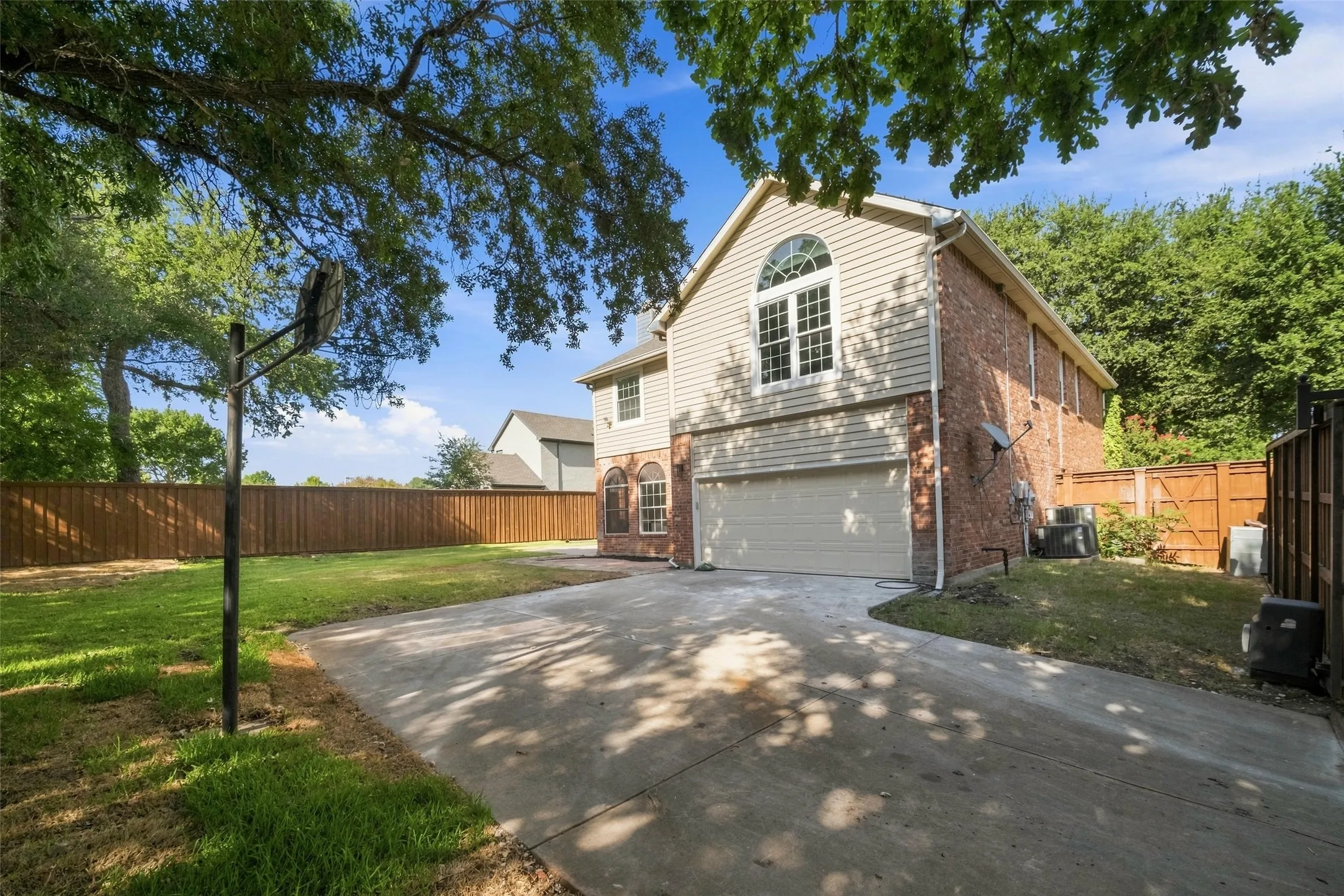 Single Family Residence For Sale in Collin County , 3041 Hillingdon Drive, Richardson, Texas 75082, 5 Bedroom, 4 Bathroom, 2 Garage spaces, 3,983 Sqft, built in 1993, mls#21371803, Real Estate Agent in Richardson, Homes For Sale in Collin county, Homes For Sale in Richardson, Realtor in Richardson Texas, Real Estate Brokerage Independent Realty Texas, Luminita Cordes Realtor