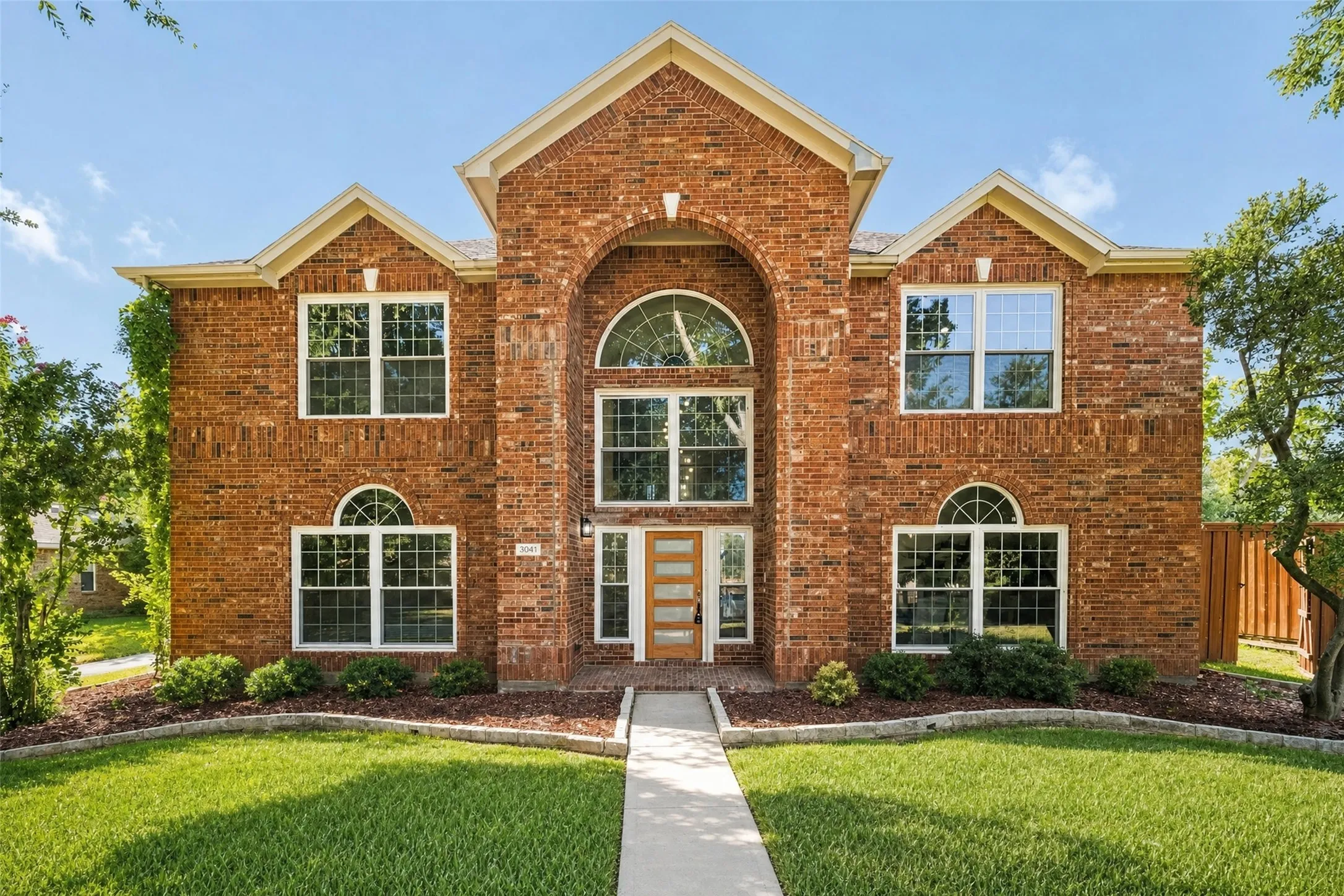 Single Family Residence For Sale in Collin County , 3041 Hillingdon Drive, Richardson, Texas 75082, 5 Bedroom, 4 Bathroom, 2 Garage spaces, 3,983 Sqft, built in 1993, mls#21371803, Real Estate Agent in Richardson, Homes For Sale in Collin county, Homes For Sale in Richardson, Realtor in Richardson Texas, Real Estate Brokerage Independent Realty Texas, Luminita Cordes Realtor