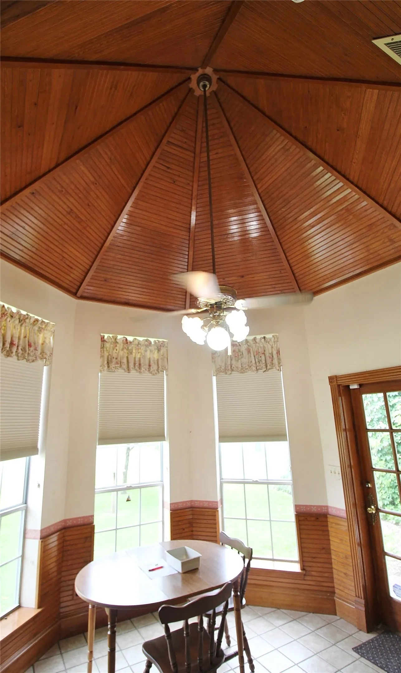 Single Family Residence For Rent in Ellis County , 8150 Bob White Road, Waxahachie, Texas 75167, 3 Bedroom, 4 Bathroom, Garage spaces, 3,662 Sqft, built in 1984, mls#21371825, Real Estate Agent in Waxahachie, Homes For Rent in Ellis county, Homes For Rent in Waxahachie, Realtor in Waxahachie Texas, Real Estate Brokerage Independent Realty Texas, Luminita Cordes Realtor