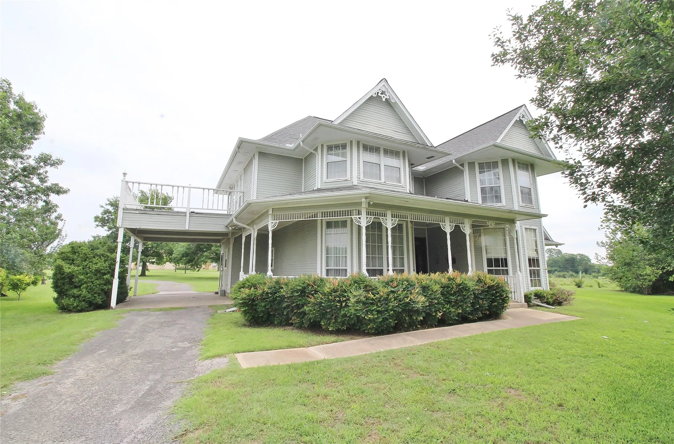 Single Family Residence For Rent in Ellis County , 8150 Bob White Road, Waxahachie, Texas 75167, 3 Bedroom, 4 Bathroom, Garage spaces, 3,662 Sqft, built in 1984, mls#21371825, Real Estate Agent in Waxahachie, Homes For Rent in Ellis county, Homes For Rent in Waxahachie, Realtor in Waxahachie Texas, Real Estate Brokerage Independent Realty Texas, Luminita Cordes Realtor