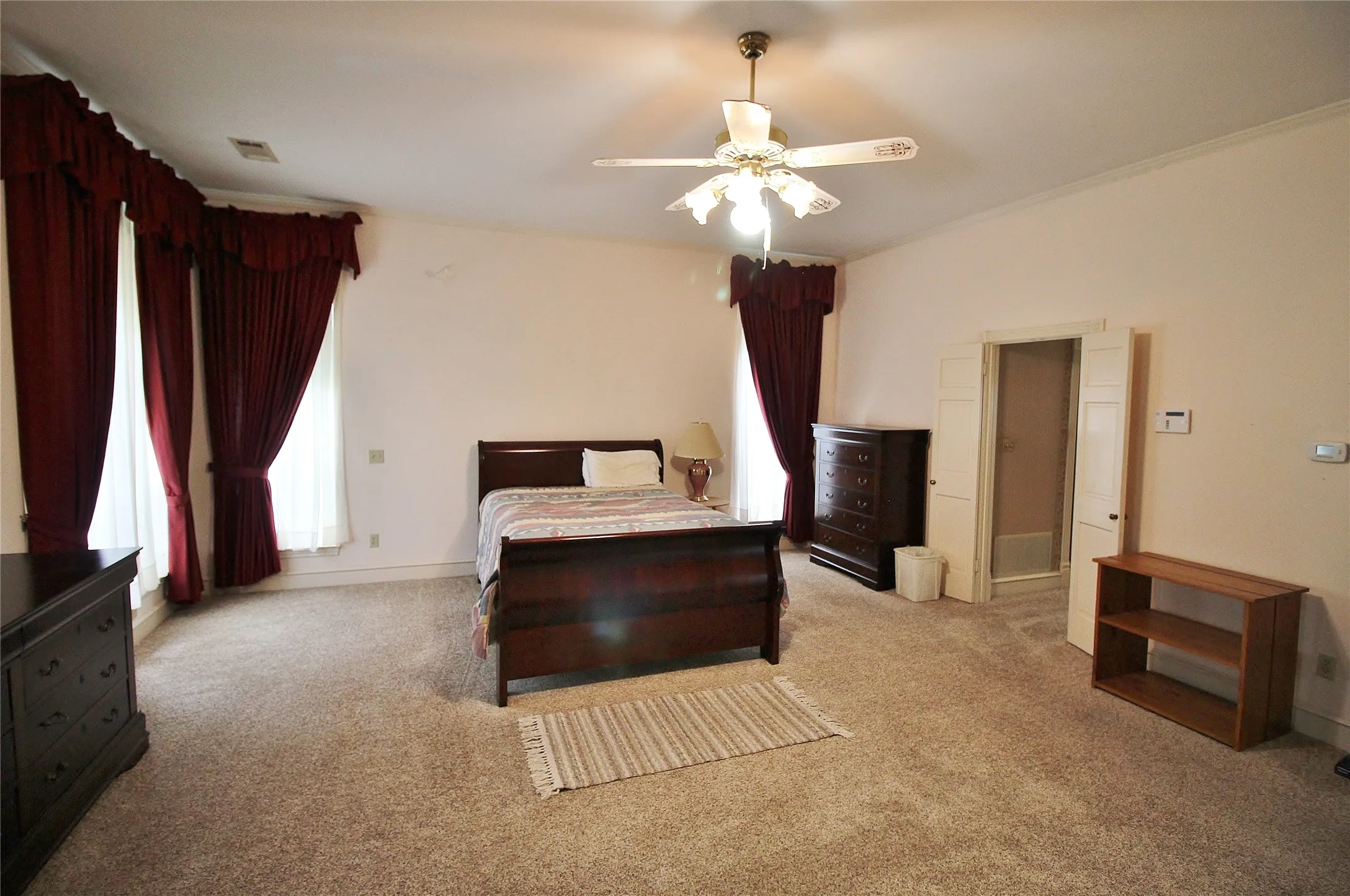 Single Family Residence For Rent in Ellis County , 8150 Bob White Road, Waxahachie, Texas 75167, 3 Bedroom, 4 Bathroom, Garage spaces, 3,662 Sqft, built in 1984, mls#21371825, Real Estate Agent in Waxahachie, Homes For Rent in Ellis county, Homes For Rent in Waxahachie, Realtor in Waxahachie Texas, Real Estate Brokerage Independent Realty Texas, Luminita Cordes Realtor